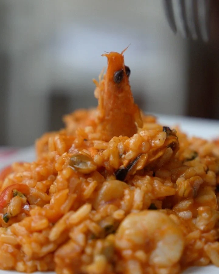 🇪🇸🐟✨ Sicilia. Barcelona. ¿Qué une a estos dos lugares? El mar. El amor por el buen comer. La tradición de preparar pescado como se ha hecho durante siglos. En CiaoCiao, unimos estas dos almas en un solo plato: sabor italiano c