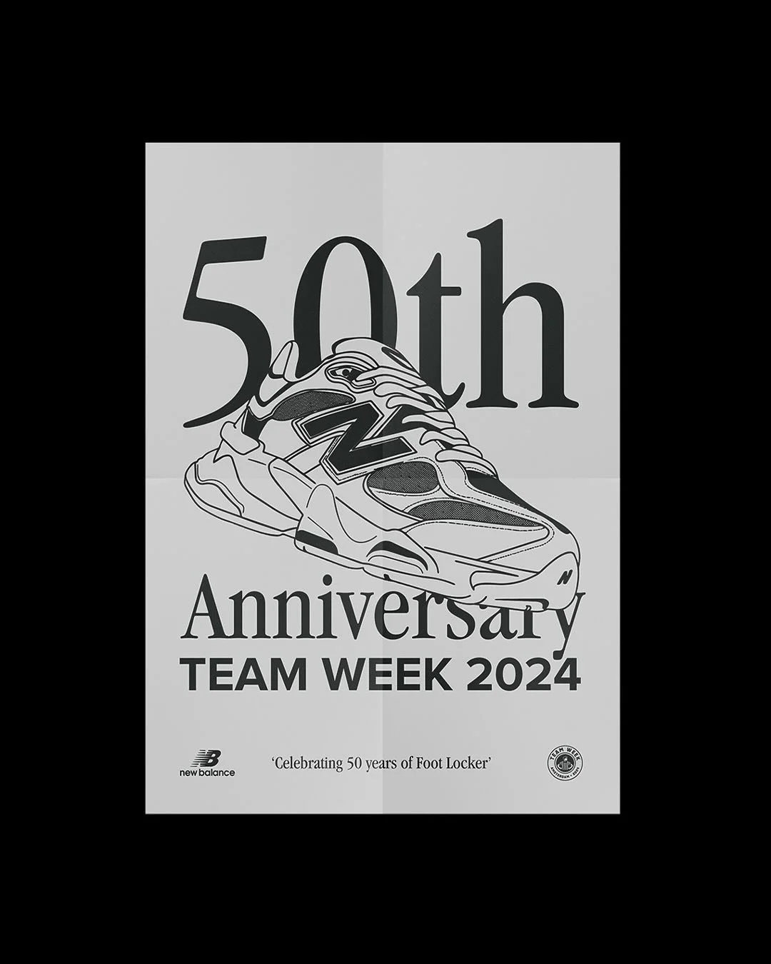 Poster ter ere van het 50-jarig bestaan van Foot Locker, met een sneaker en de tekst '50th Anniversary, TEAM WEEK 2024'.