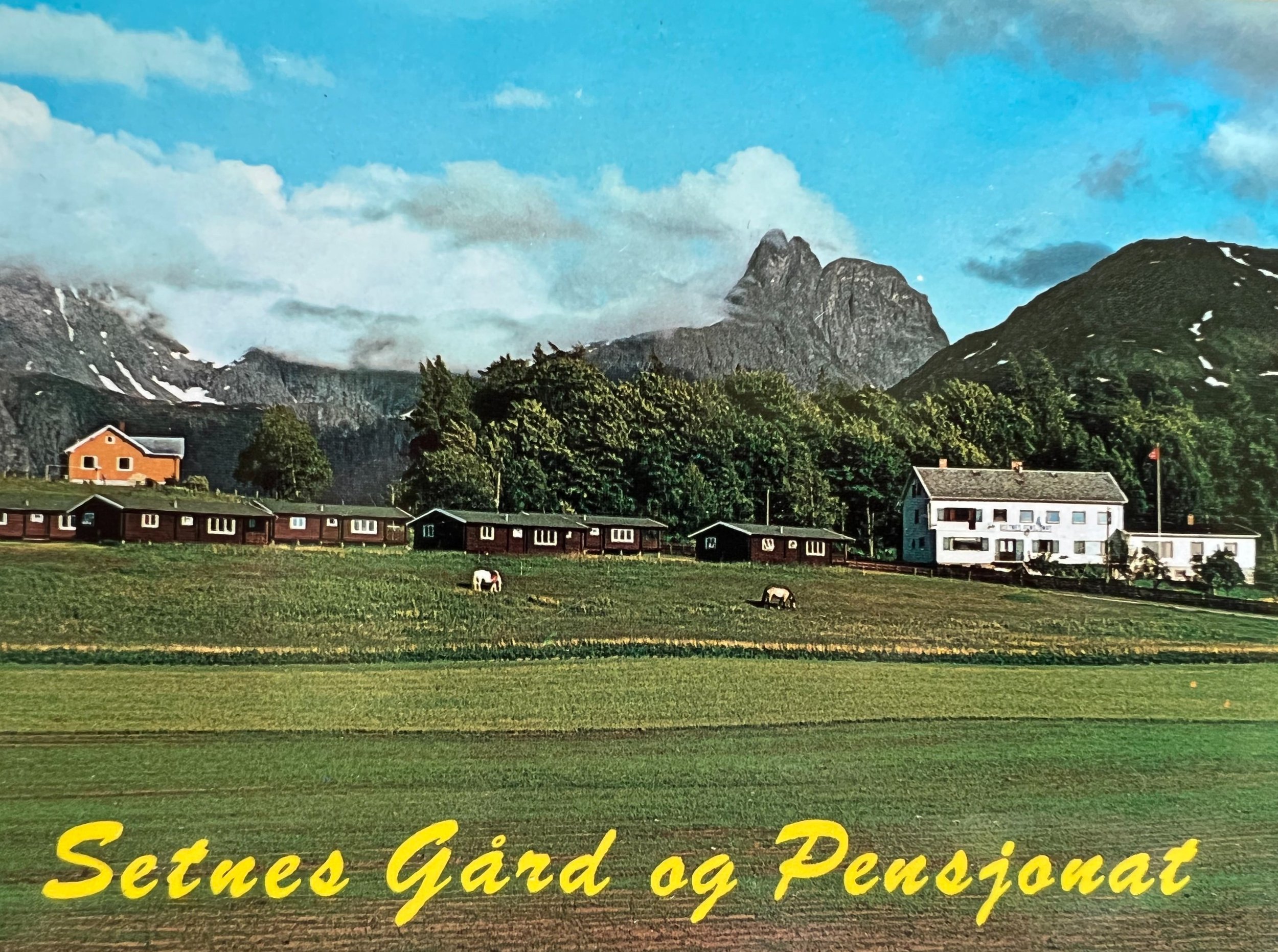 Postkort etter oppføring av hyttene og kårbolig.
