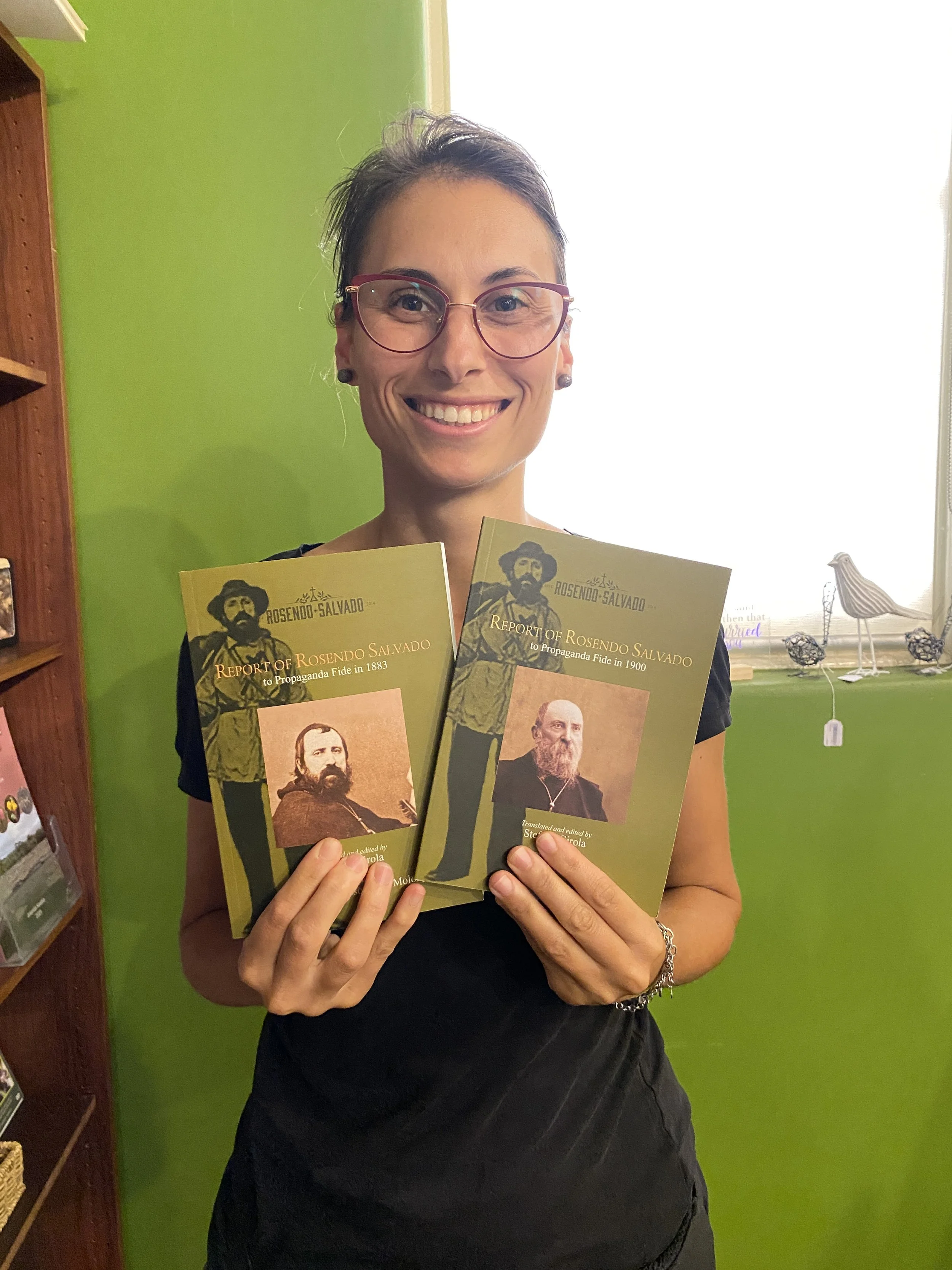 Giulia with Stefano's book about  New Norcia.JPG