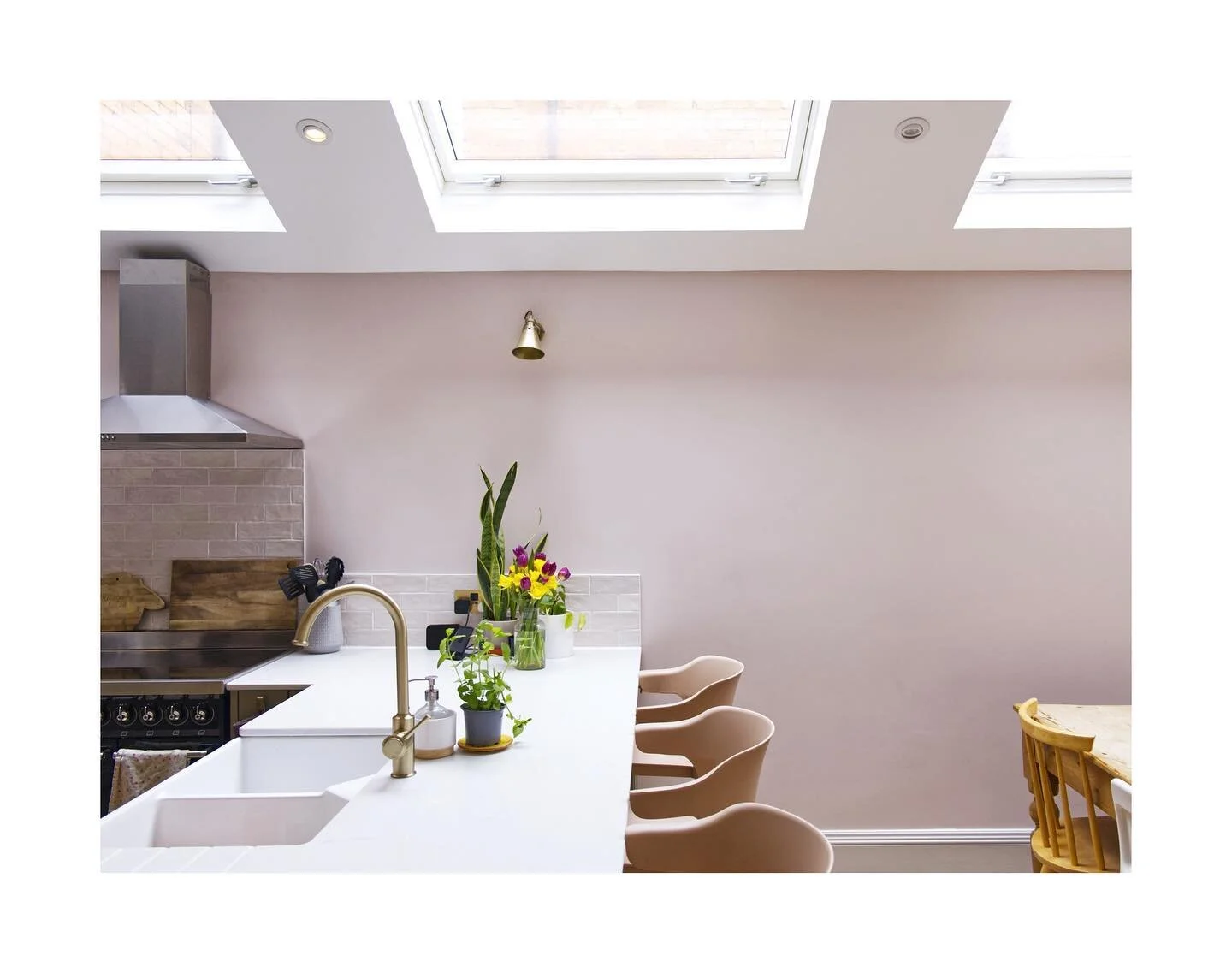 Writers Wraparound // BLD_135

Another shot of our recently completed wrap around extension in Kings Heath, Birmingham.

The orientation of the existing property and depth of the new extension created a challenge in maximising natural daylight throug