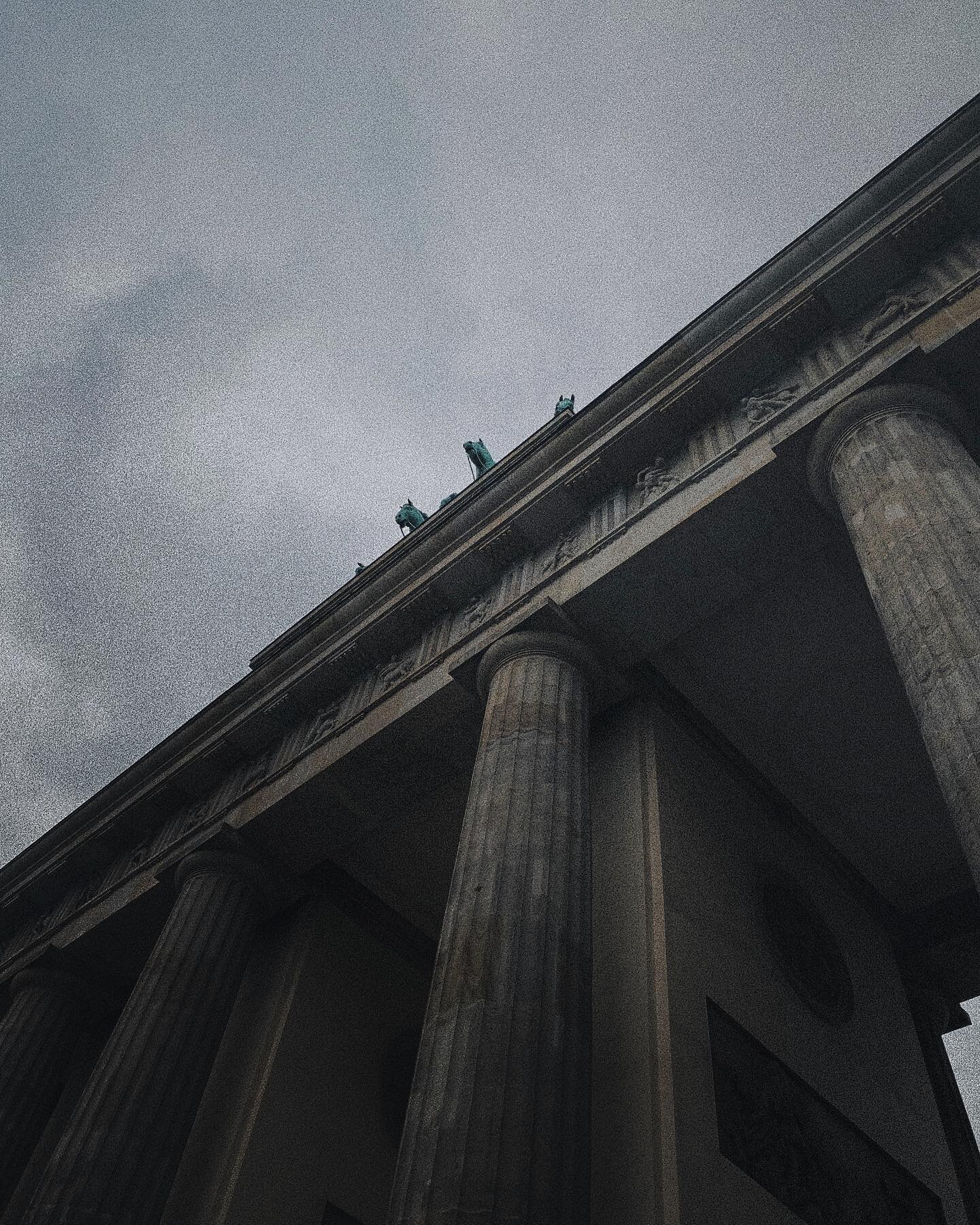 #berlin 
.
.
.
#tb #brandenburgertor #streetphotography