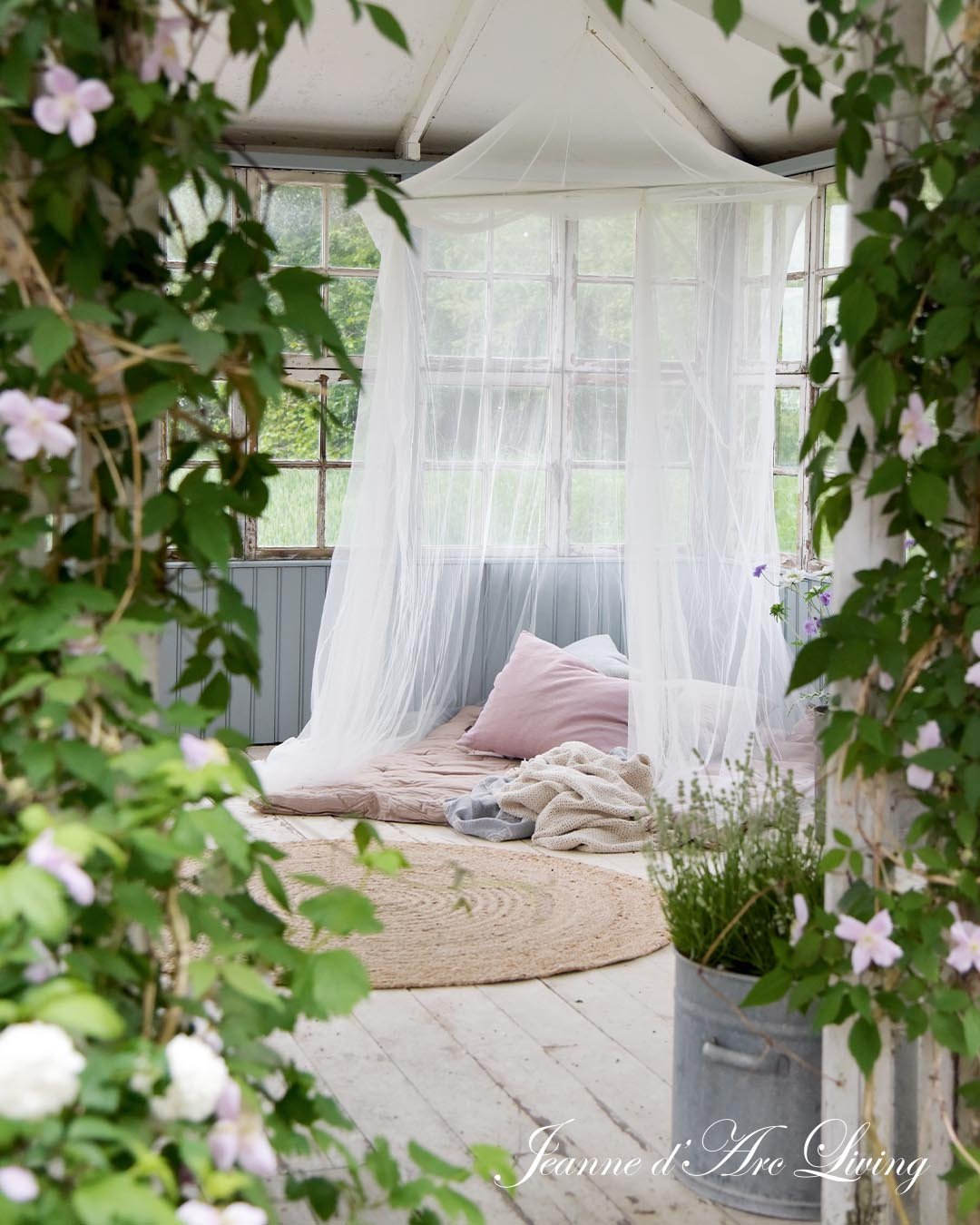 Remember you can find lots of articles and get inspired on our website www.jdl.dk. Topics are interior design, food, DIY and garden and flowers👏👏 You might just find what you are looking for🥰

#frenchcountrystyle #lovevintage #vintage #vintagelife