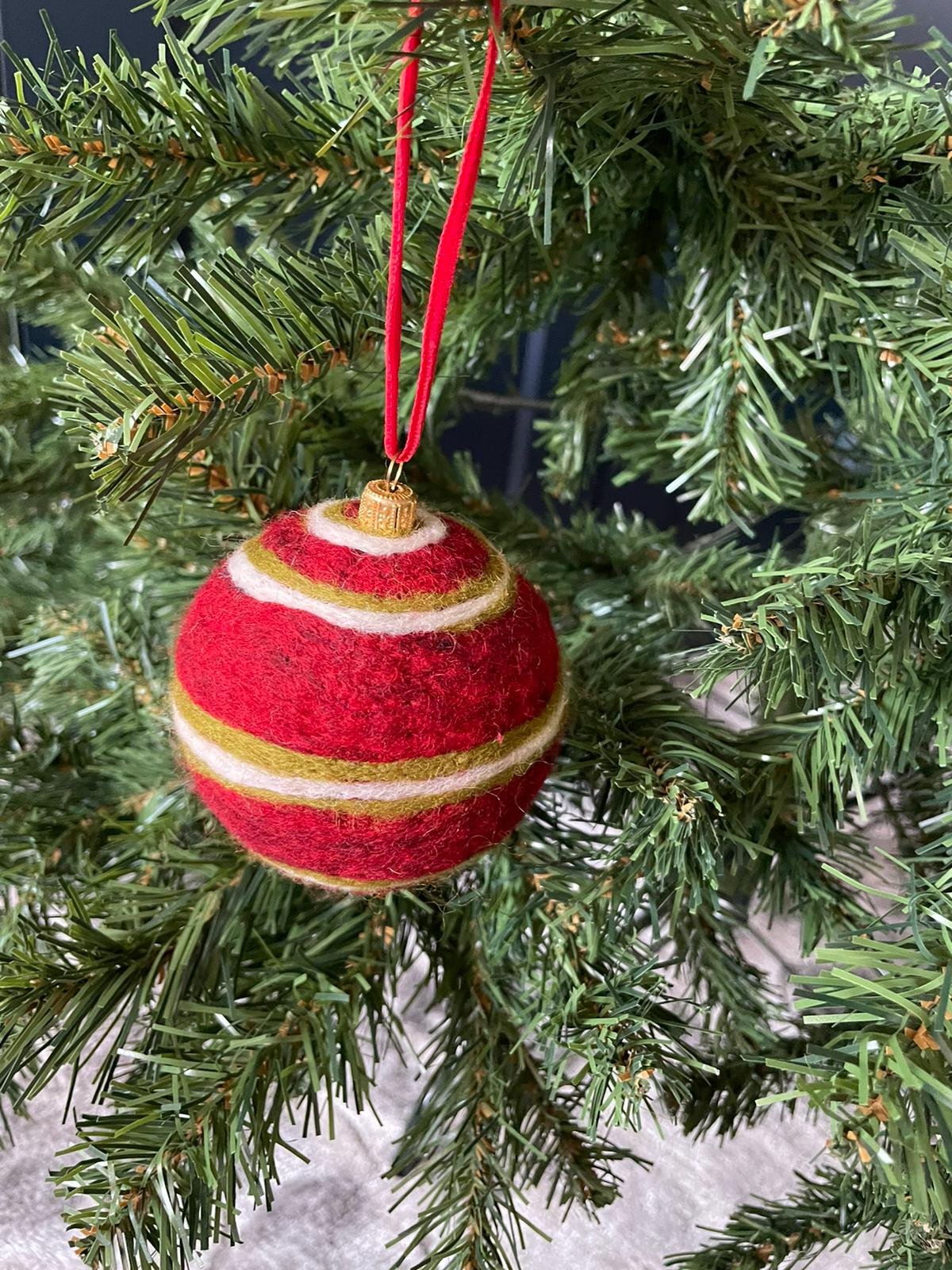Needle Felt Bauble ‘Red Swirl’