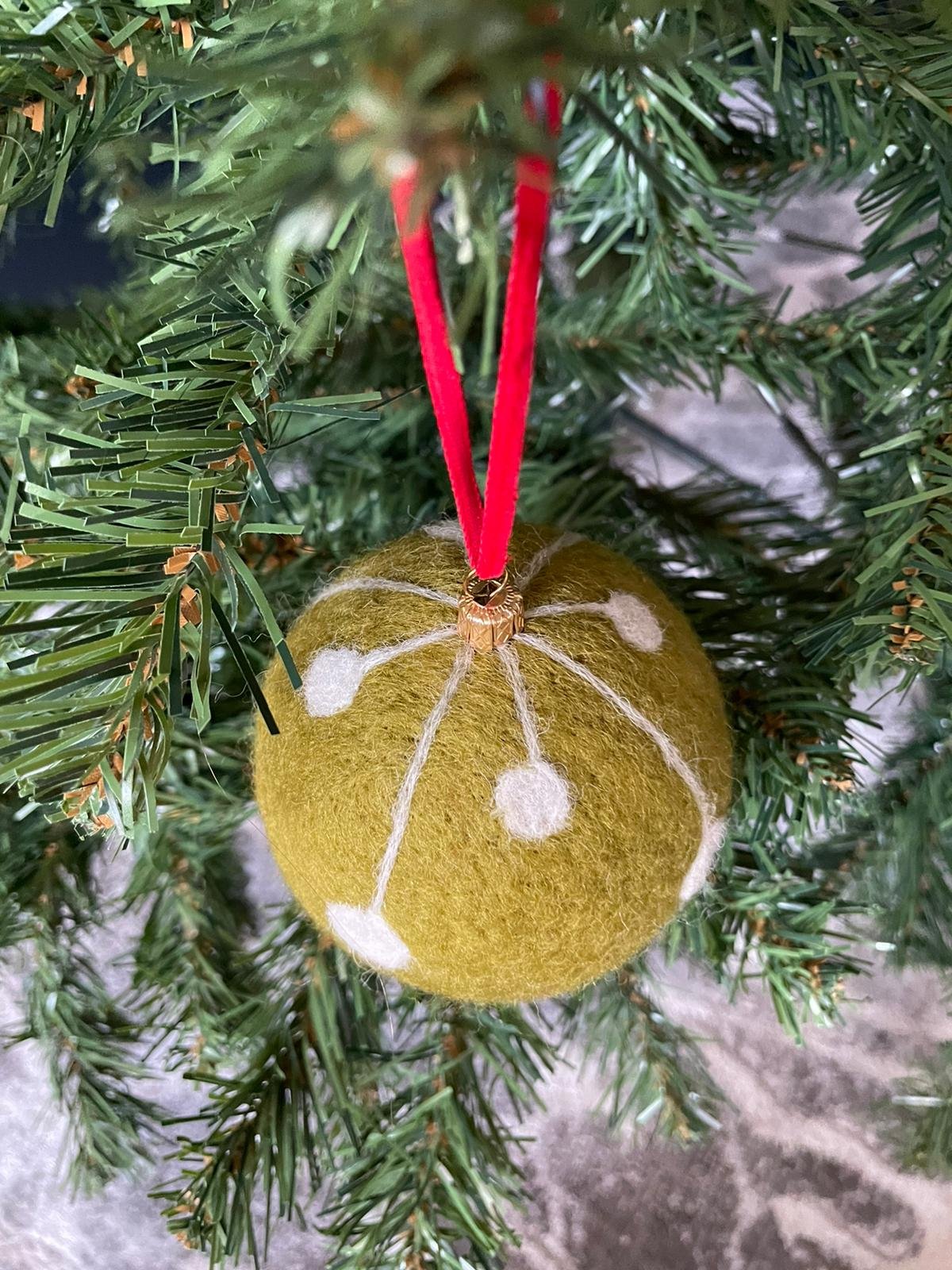 Needle Felt Bauble ‘Green Teardrop’
