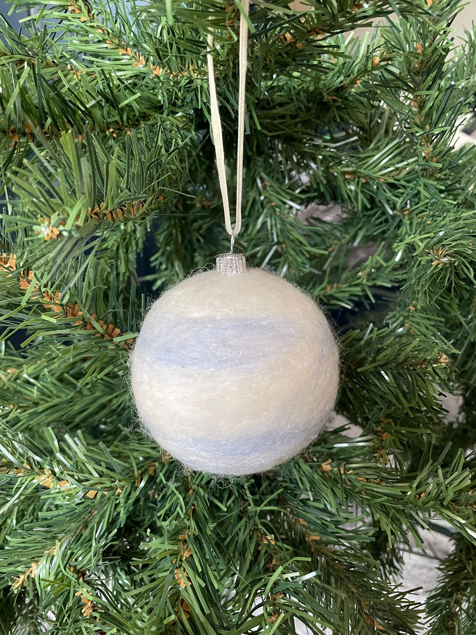 Needle Felt Bauble ‘Blue Swirl’