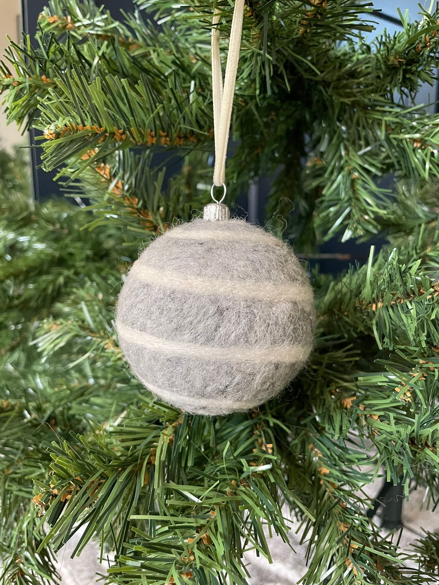 Needle Felt Bauble ‘Grey Swirl’
