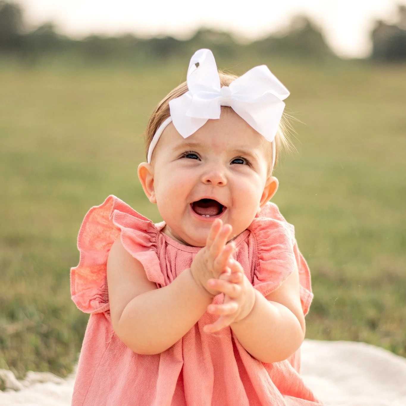 This little sweetie has a smile that will just melt your heart 🤍 She rocked her 9 month milestone session!

.
.
.
.
.
.
.
 #hooverphotography #birminghamphotograher #photography #birminghamphotography #alabamaphotography #alabamaphotographer #family