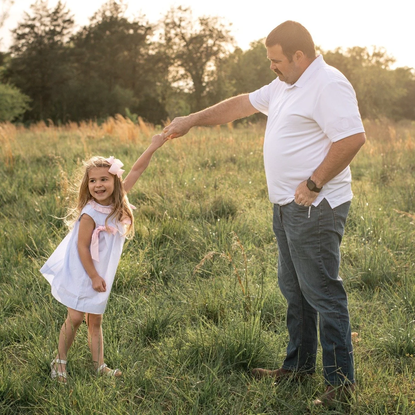 There's something magical about taking photographs in an open field at sunset 🤍

.
.
.
.
.
.
.
 #alabamaphotographer #alabamaphotography #birminghamphotography #birminghamphotograher #photography #familyphotographers #portraitphotography #hooverphot
