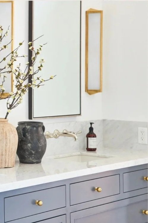 our fully integrated in-house process combines interior design, custom cabinetry, millwork, and renovation under one experienced boutique team.