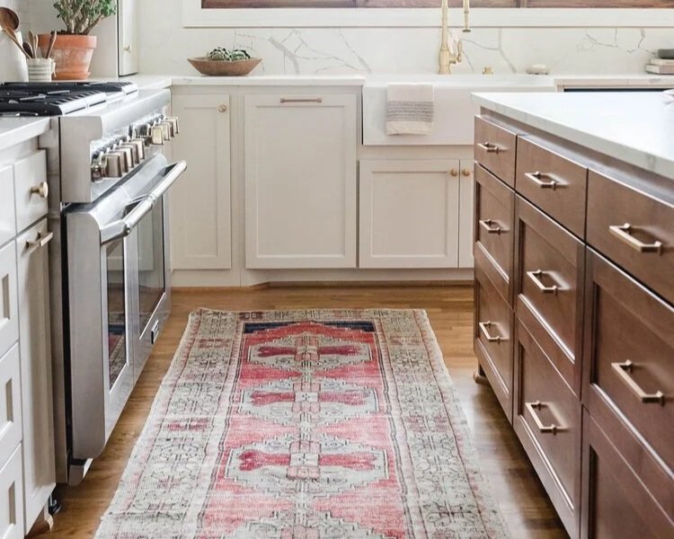 Cabinet Selection Guide  A curated guide to cabinet styles, finishes, materials, and design details to help homeowners create custom cabinetry that feels timeless, functional, and tailored to their home.