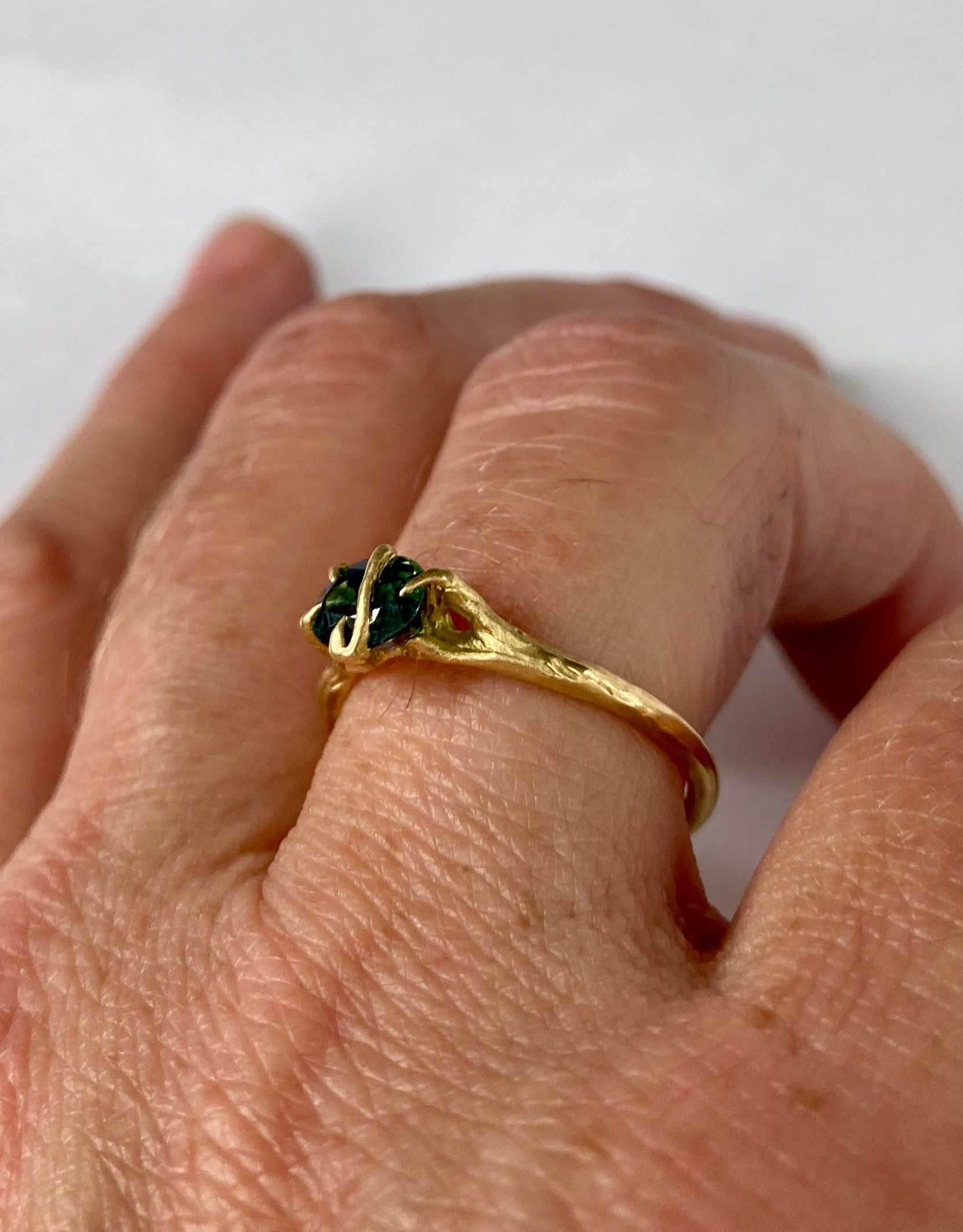 Entwined teal sapphire-3.png