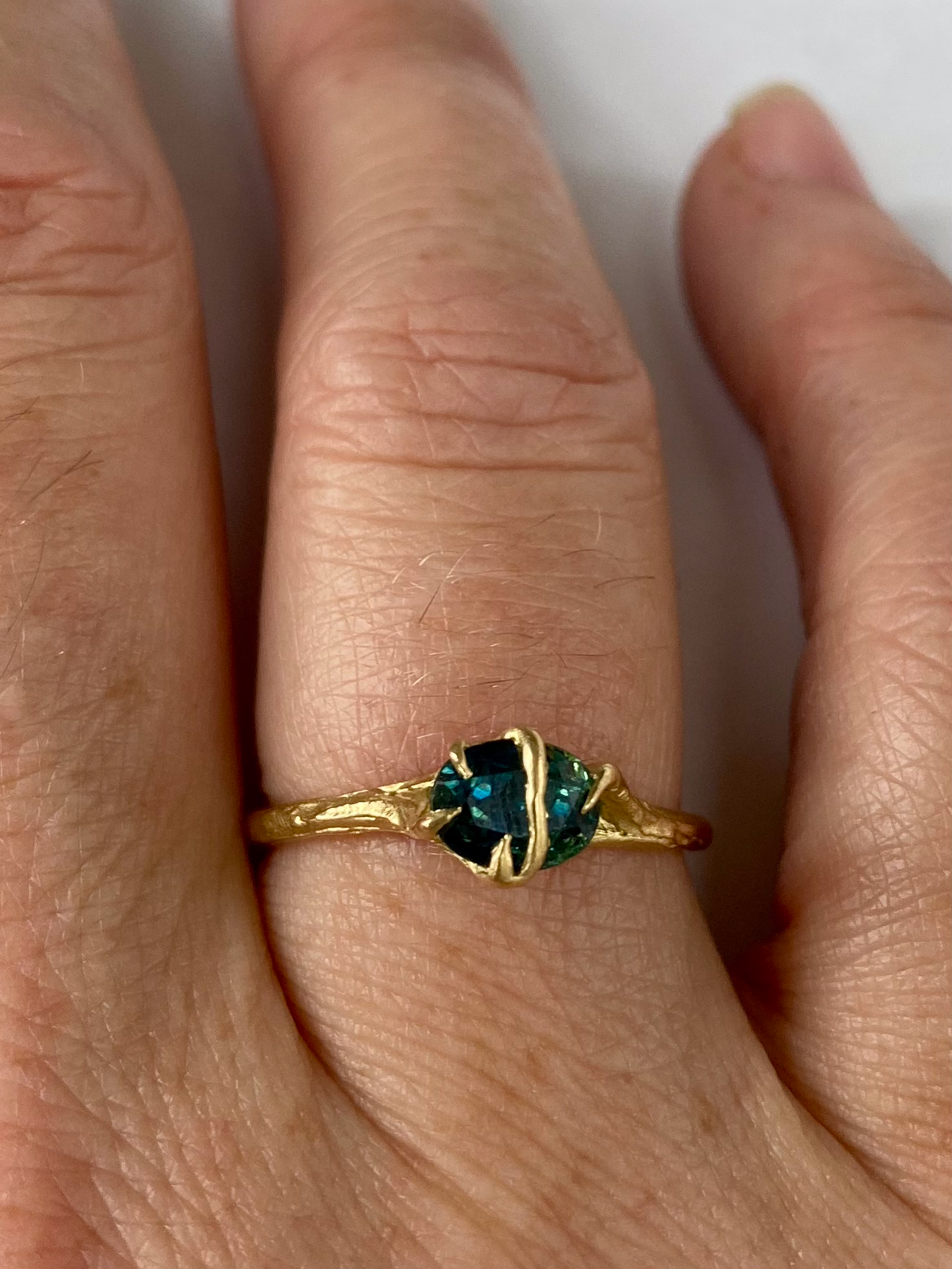 Entwined teal sapphire-2.png
