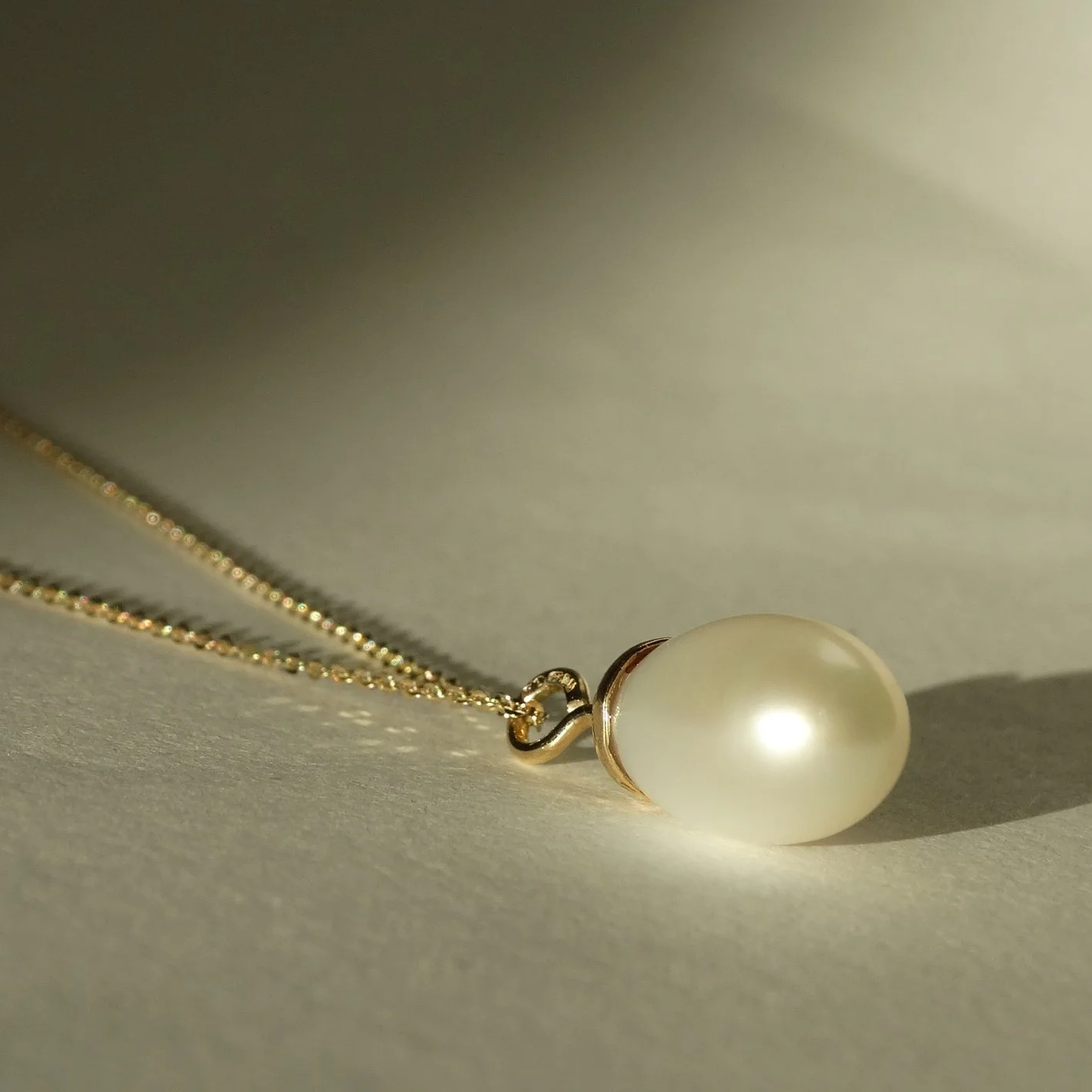 Large Pearl Pendant Necklace