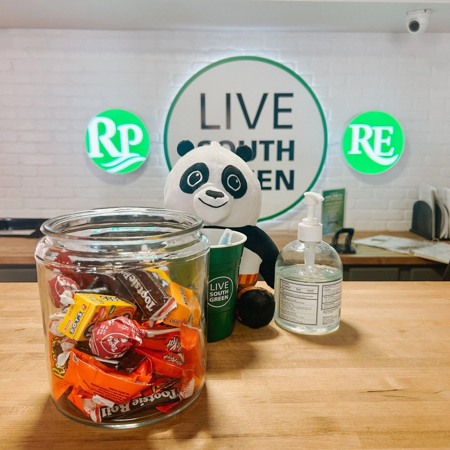 Need a sweet treat? Come by the leasing office 🥰🍭