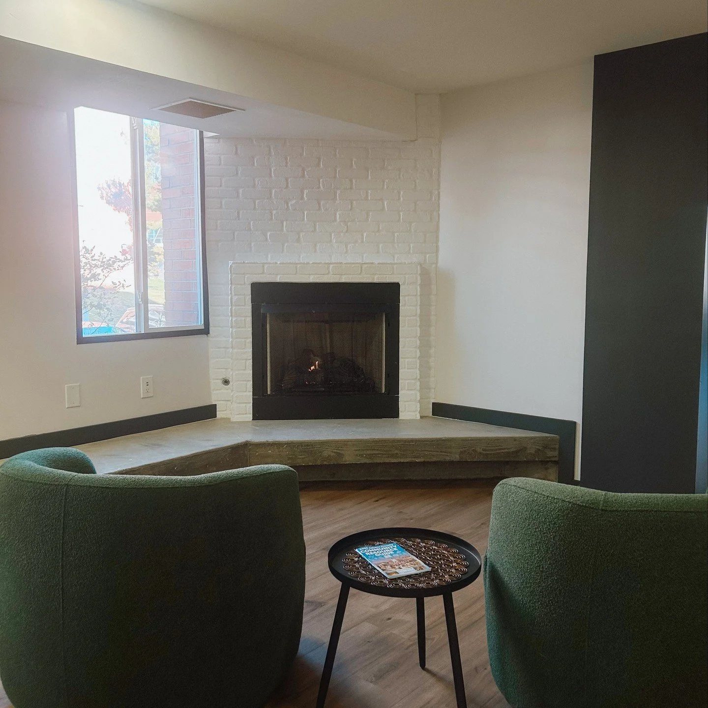 Fireplace study spot + hot chocolate 🤝 cold weather