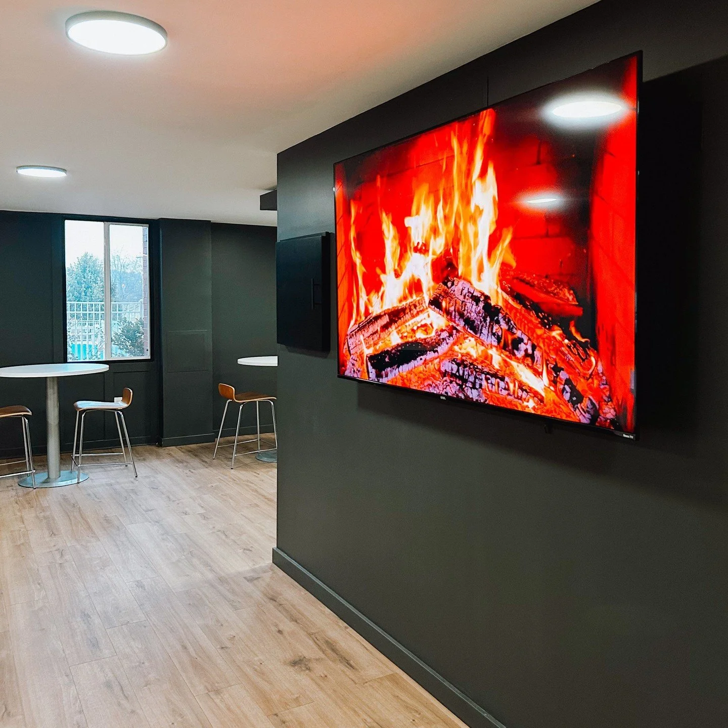 Stay warm this season by coming to the RLC to study and chill📚️