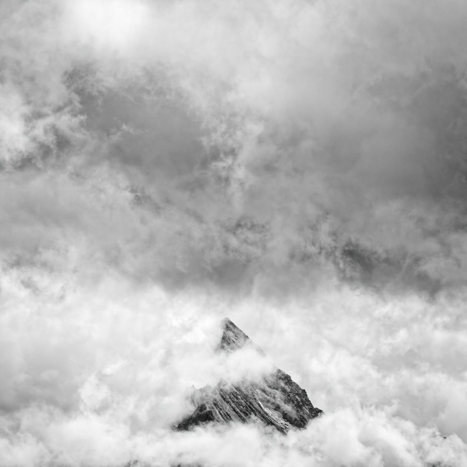 LA CIME DANS LES NUAGES - VALAIS, RIVE DROITE DU RHÔNE (2018)
Digital fine art - Epson UltraChrome k3 pigment inks
Mediajet PCM 260 FD Premium® 260 gr/m2 paper
Dibond, Acryl Glass 4mm
100 x 100 cm
Limited Edition of 9, Signed
CHF 2150.-