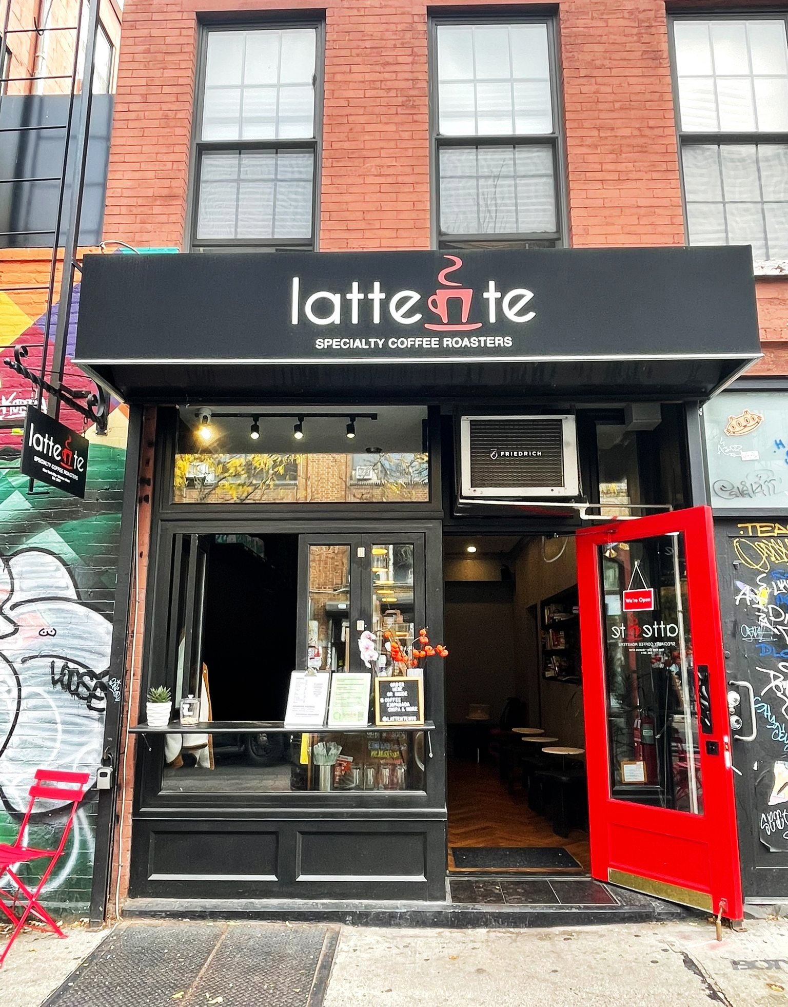 LATTENTE Lattente cafeteria