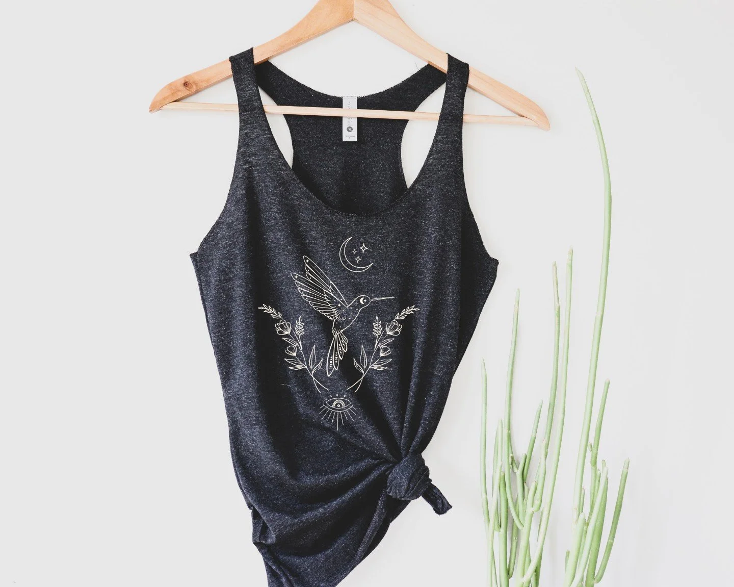 I love hummingbirds 🌸

They remind me of my childhood and seem to be so magical. We used to put out hummingbird feeders and watch them through the window. 🧐

Their wings can beat up to 70 times per second and they can fly around 60 mph!

They are s