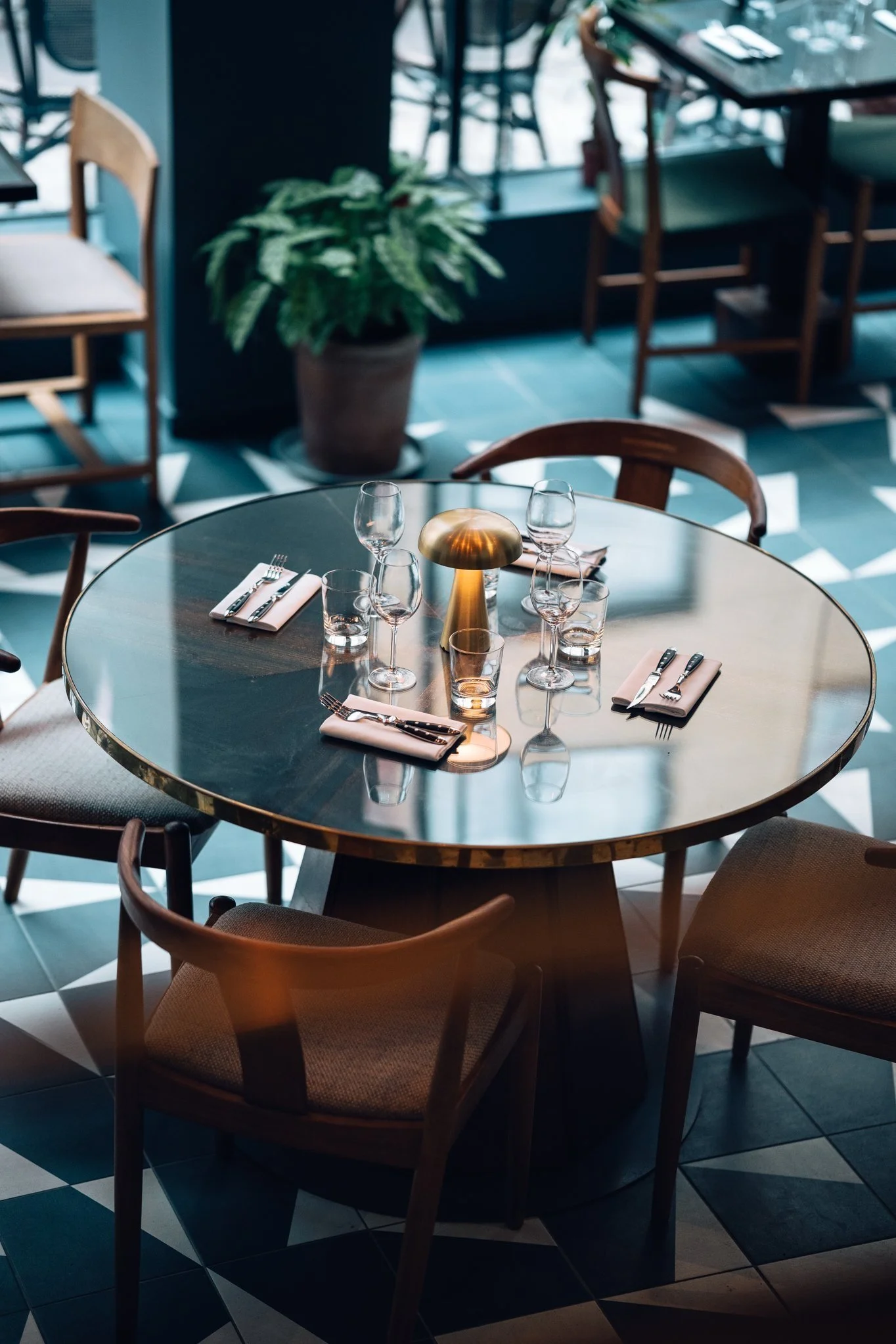 Uppdukat bord i Bar Palavas franska restaurang matsal