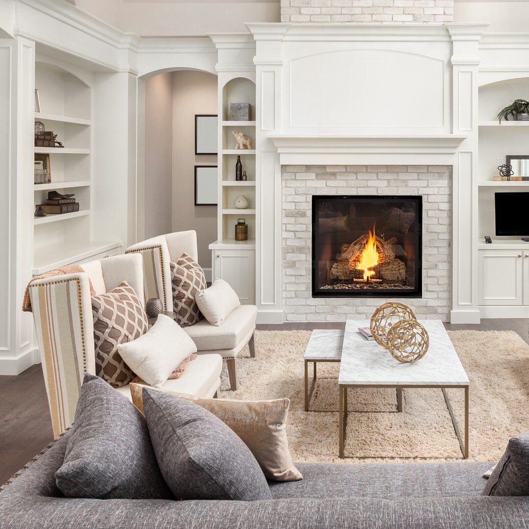 Sometimes less is more. This living room is tastefully styled with minimal, neutral accessories for an overall luxurious feel.
.
#verticalstudiodesign #verticalstudio #homedesign #designstyle #homestyle #createyourspace #chicagohomes #luxuryhomes #ho