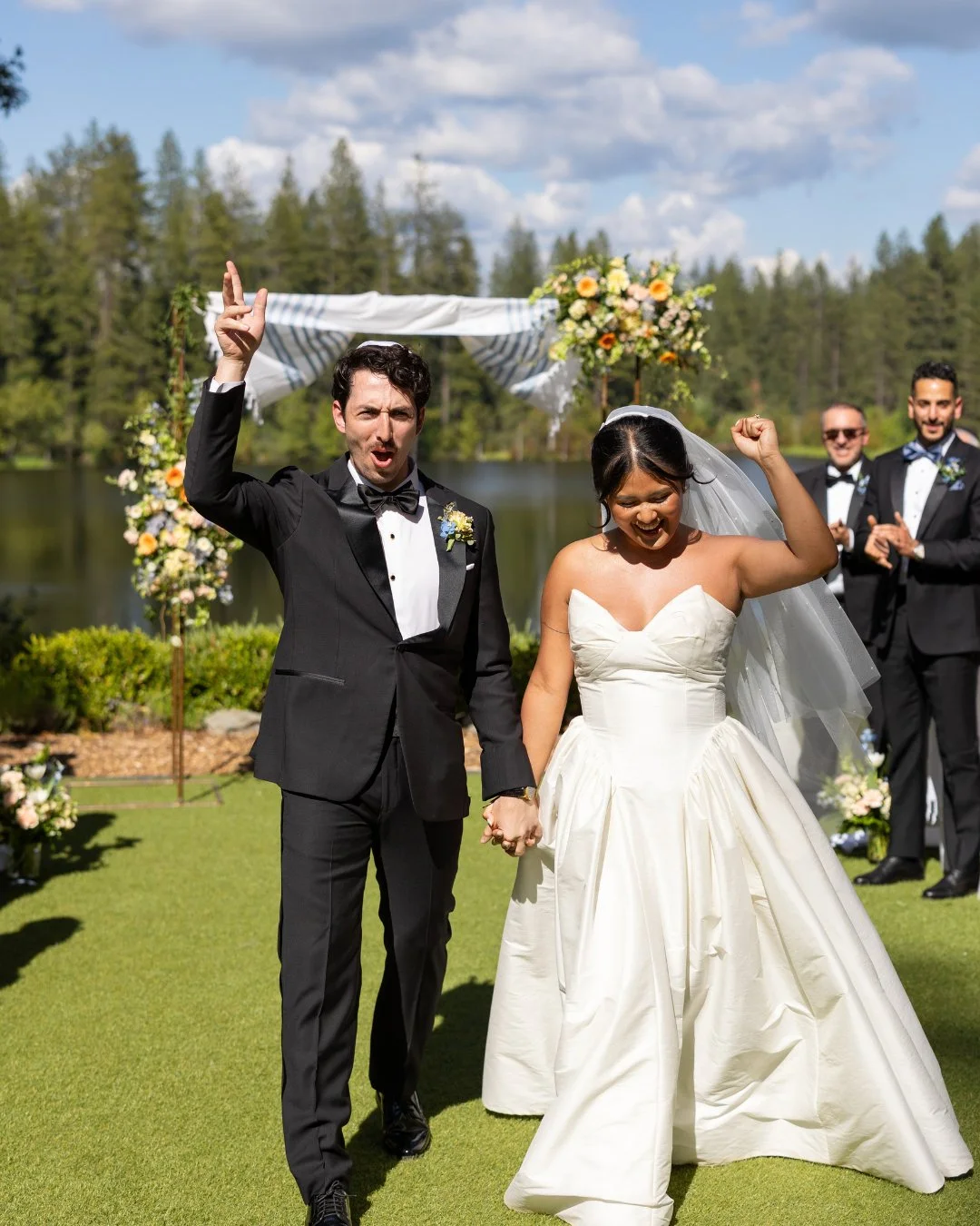 A beautiful tradition, a meaningful ceremony, and a setting that lets the landscape remain part of the moment 🤍⁣
⁣
Coordinator: @dragonflyeventsco⁣
Rentals: @dragonflyrentals⁣
Photo: @danirawsonphoto⁣
Florals: @poppyandpot