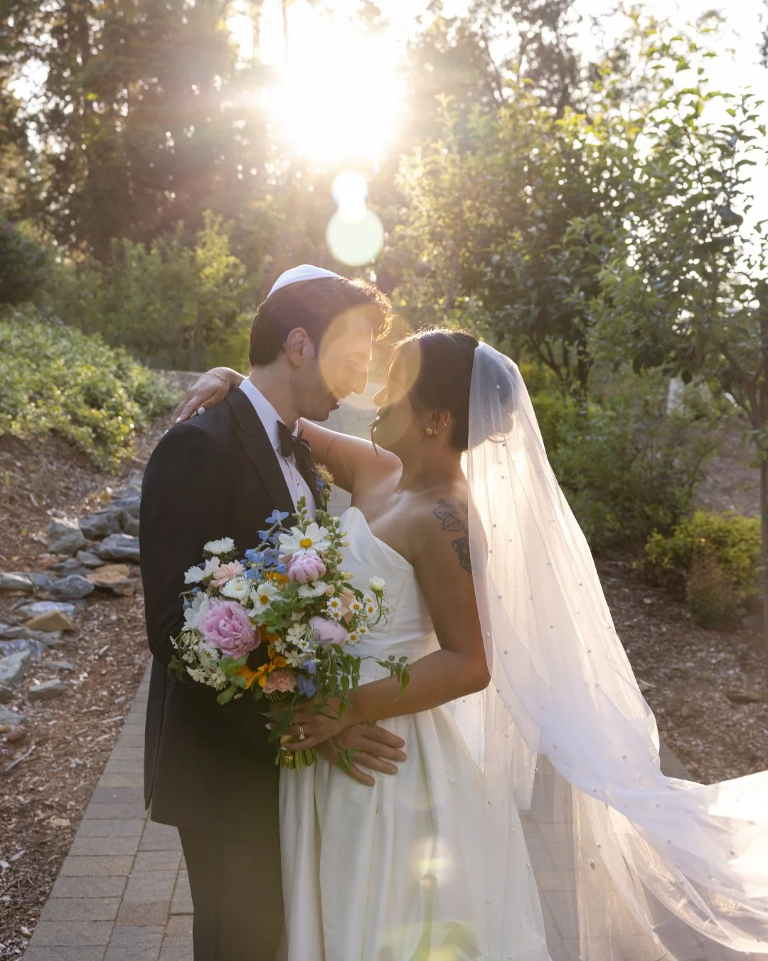 Alex &amp; Arlina⁣
⁣
Coordinator: @dragonflyeventsco⁣
Rentals: @dragonflyrentals⁣
Photo: @danirawsonphoto⁣
Florals: @poppyandpot