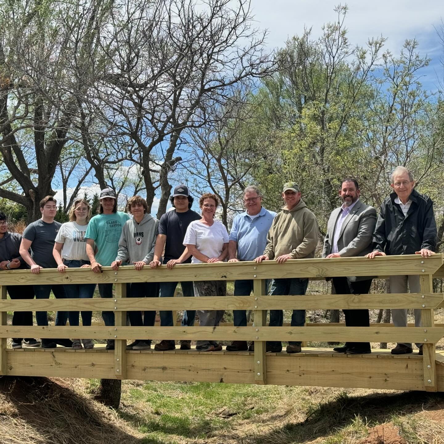 Each school year, Construction Instructor Pake Carlson motivates his students to identify a community project to collaborate on. This year, adult student Brayden Richmond, an enthusiastic disc golf player in the class, proposed constructing a bridge 