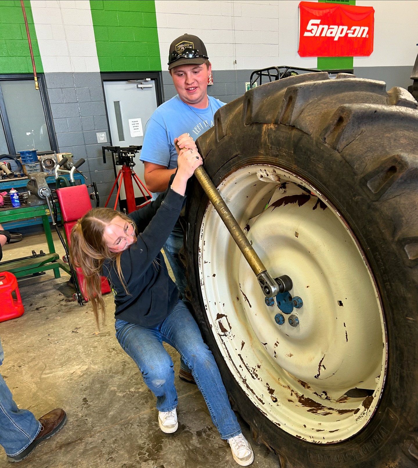 Catelyn Winn is putting in some serious effort in the Diesel shop!