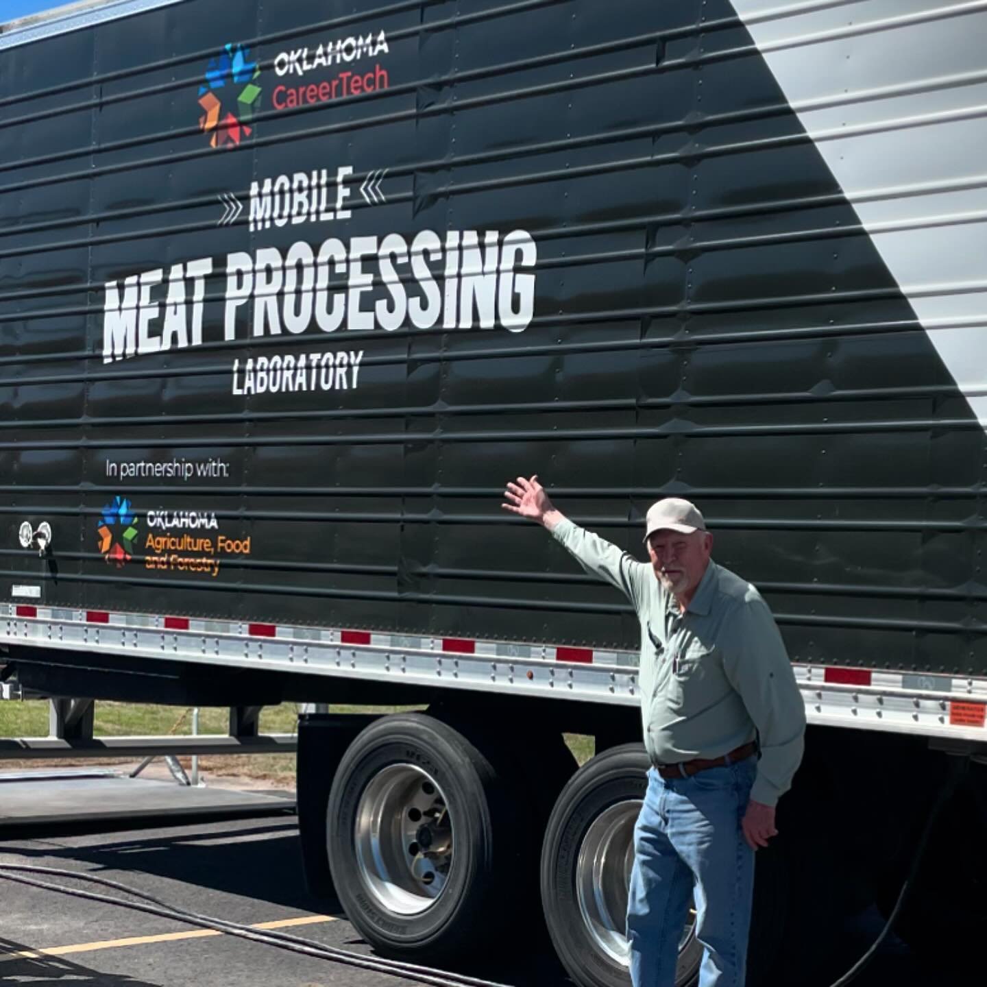 We are pumped to have the Oklahoma CareerTech Mobile Meat Lab on campus! Instructor Bob Jones came to check it out. 

We are offering meat processing classes for Beef, Pork, and Goat/Sheep. These classes will instruct you on the proper methods for tr