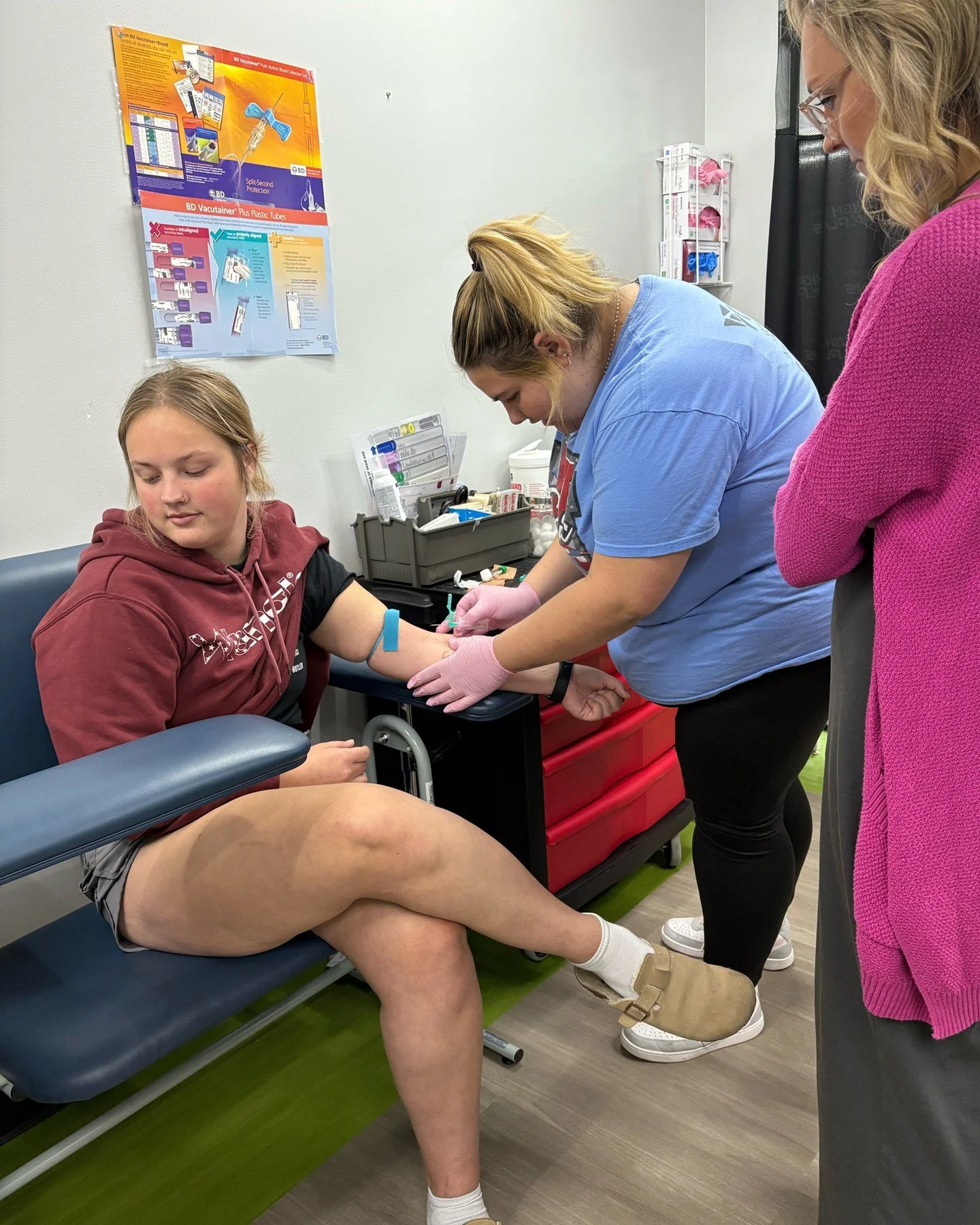 💉 Health Careers student Bryonna Lund from Vici practices her phlebotomy skills on classmate BrayLeigh Capps, also from Vici! 👏