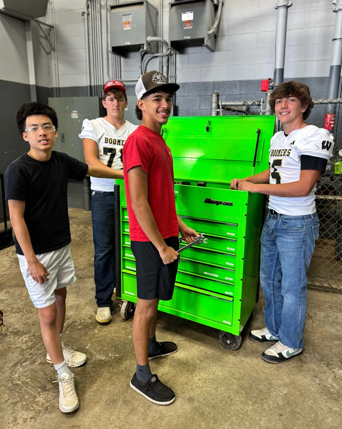 🚜 Diesel Tech students are wrapping up another busy week at HPTC! 💪🔧 From hands-on projects to real-world problem solving, these students are powering through and building the skills that keep our world moving.

Enjoy the weekend, Diesel Crew &mda