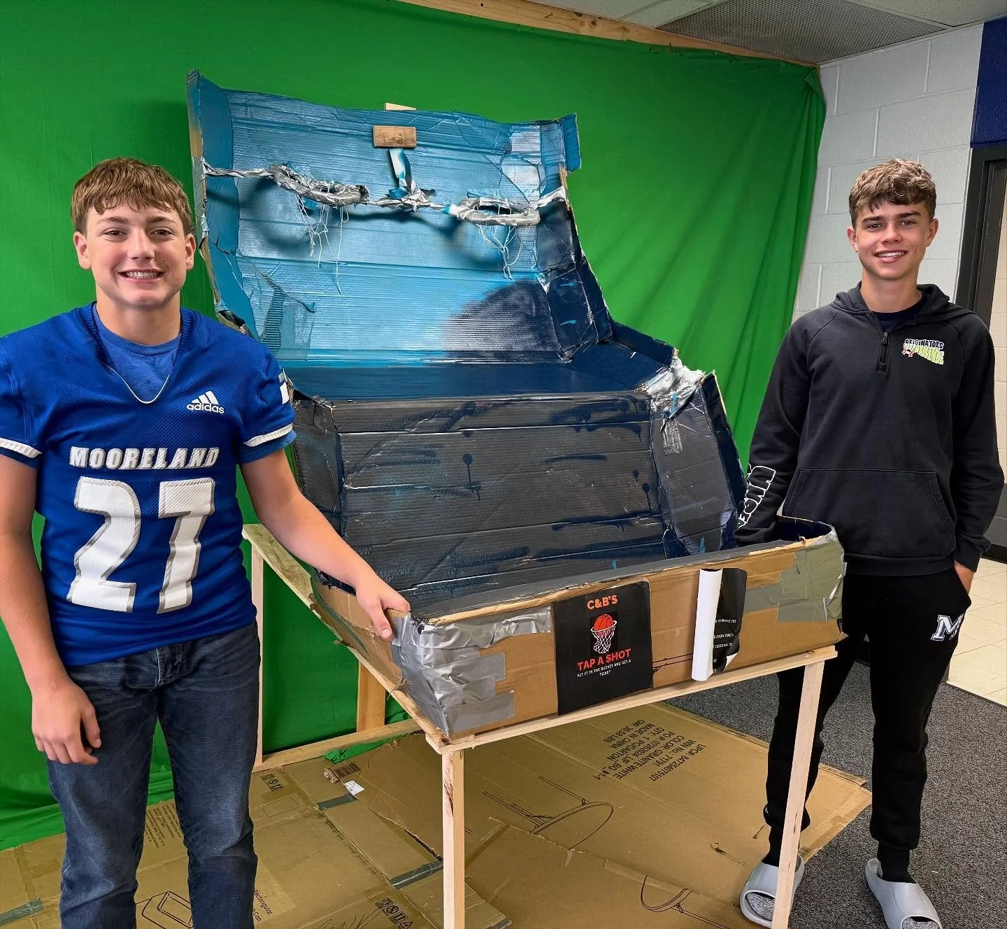 🎯🎪 Upperclass TAP students in Woodward had a blast creating carnival games as part of their Marketing studies!

Students designed and built their own cardboard games while learning hands-on skills in multimedia, engineering design, and marketing. ?