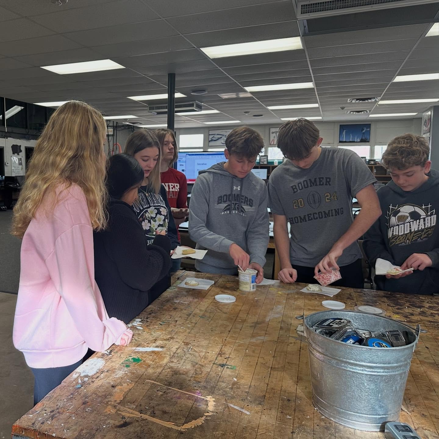 Woodward 8th grade TAP students decorated Christmas cookies today.🎄