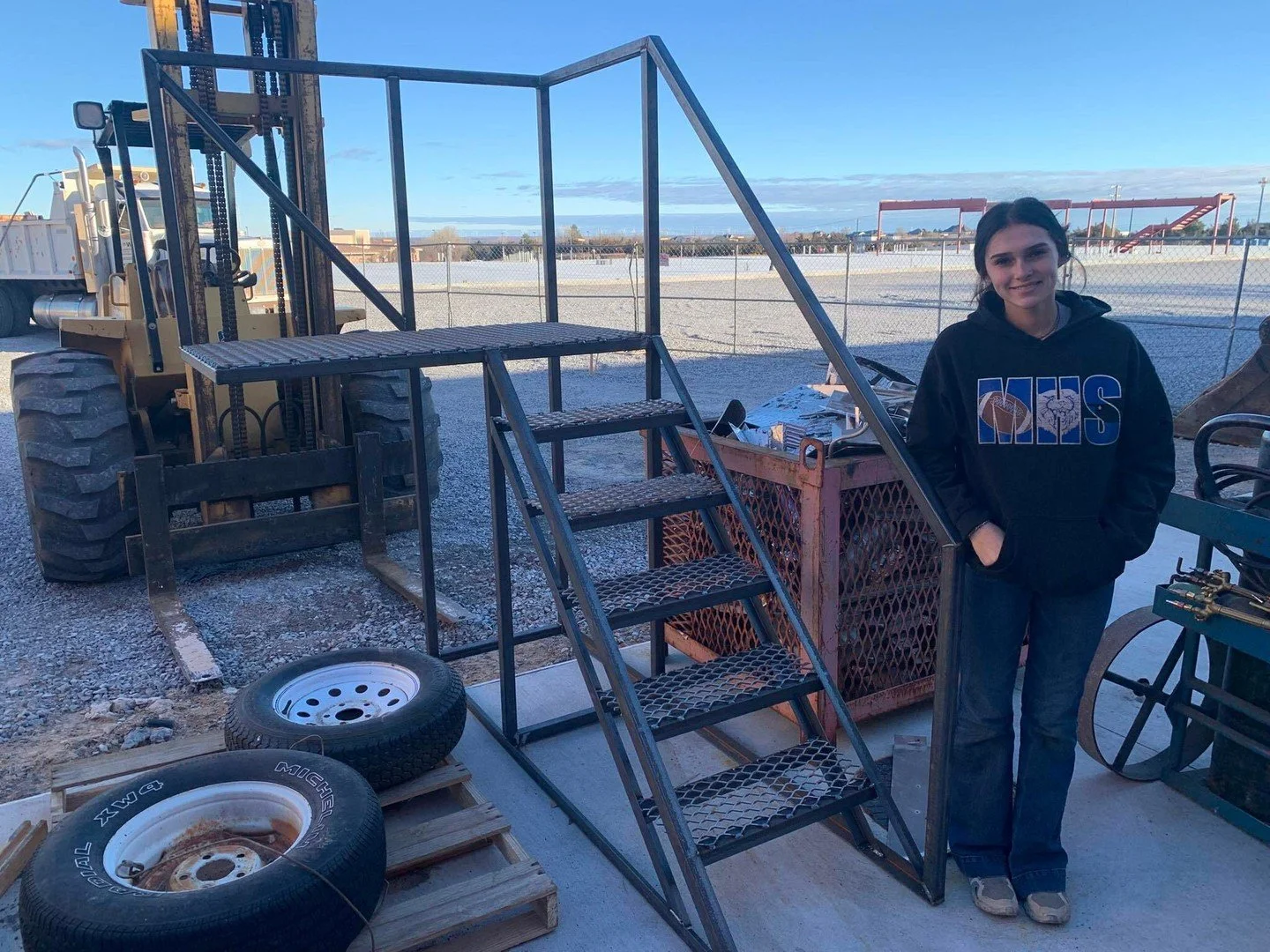 !Welding student Raelee Cunningham built these sturdy new steps for a local farmer 👏🔨