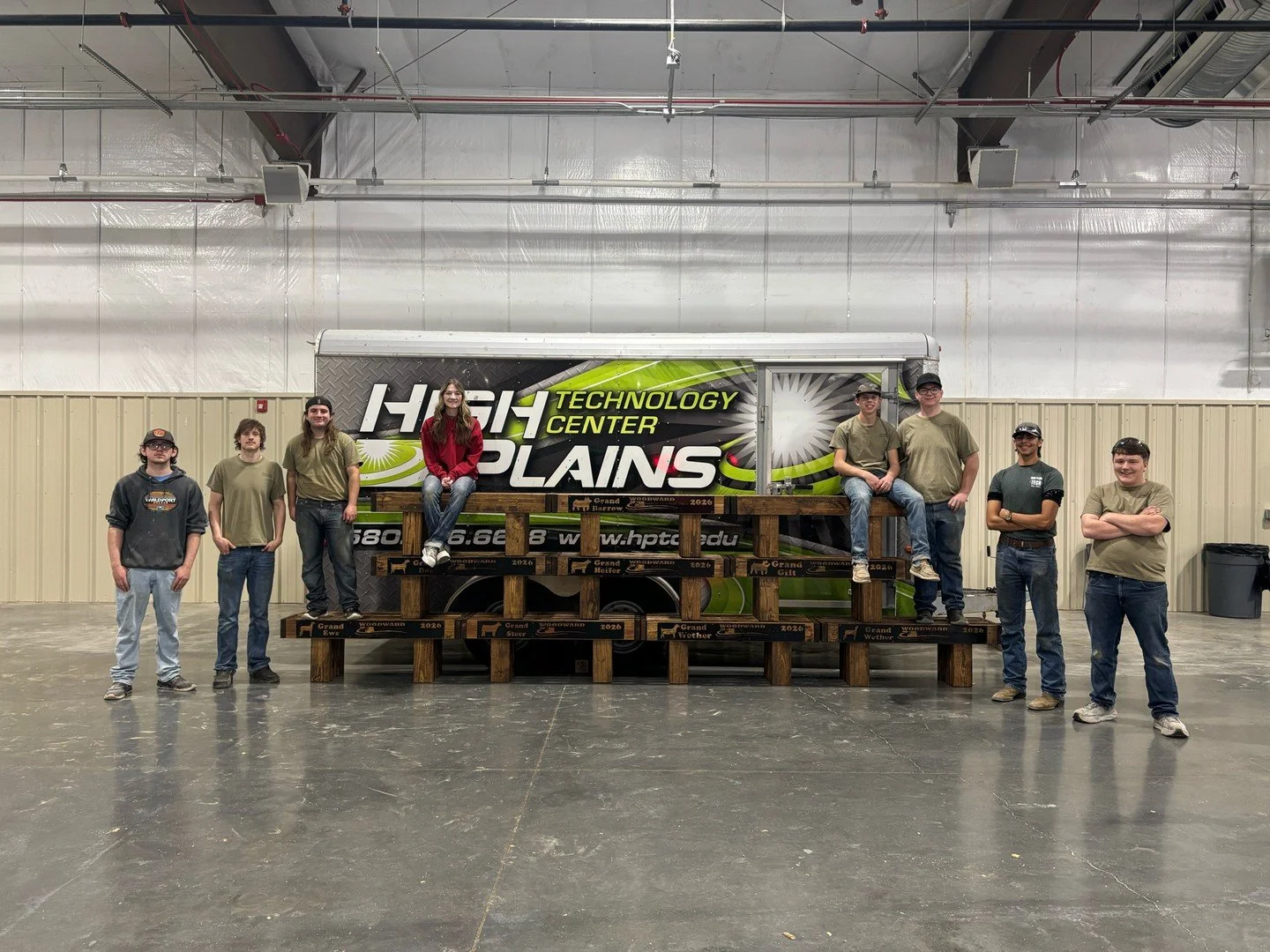 Today, the HPTC Construction Program officers built benches for the Woodward District Livestock Show Grand Champion winners! 🐖🐂🏆

They were joined by some great helpers from the show, making it a true hands-on, community effort.

Thank you to Tri 