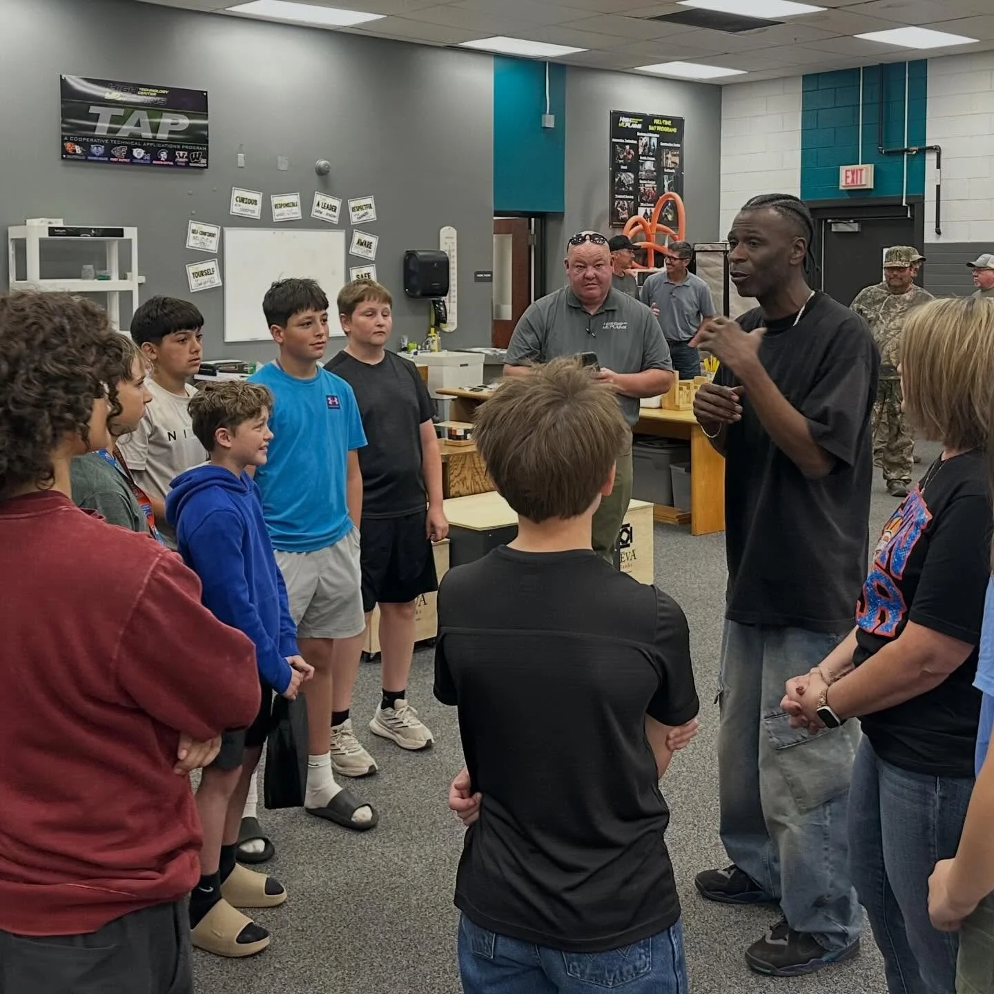 We were honored to welcome Vaughn Alexander, father of Thunder basketball player Shai Gilgeous-Alexander, to our Technical Applications program at High Plains Technology Center!

Vaughn spent time learning more about the program and visiting with our