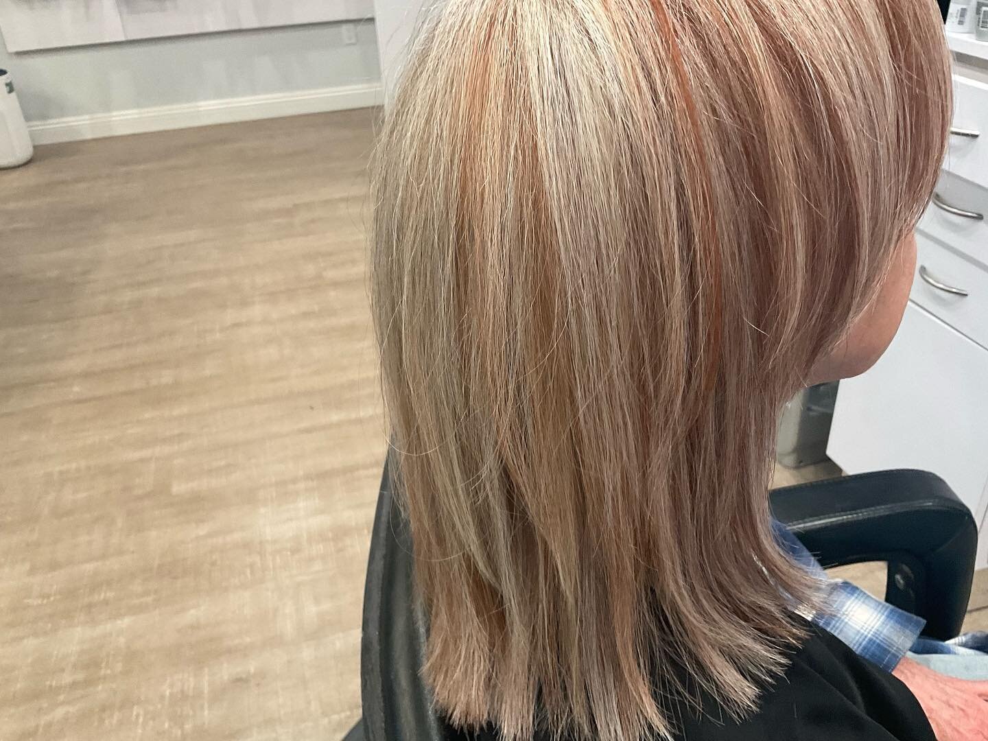 Going from gray to Sunkissed strawberry blonde incorporating natural gray and white hair #Makeover
#Blonde 
#Blonde highlights
#Color correction
#Hair color 
#Lajollablonde
#Sandiegoblonde
#Balayage
#Behindthechair
#Fallhair
#Haircolor
#Balayage
#Bru