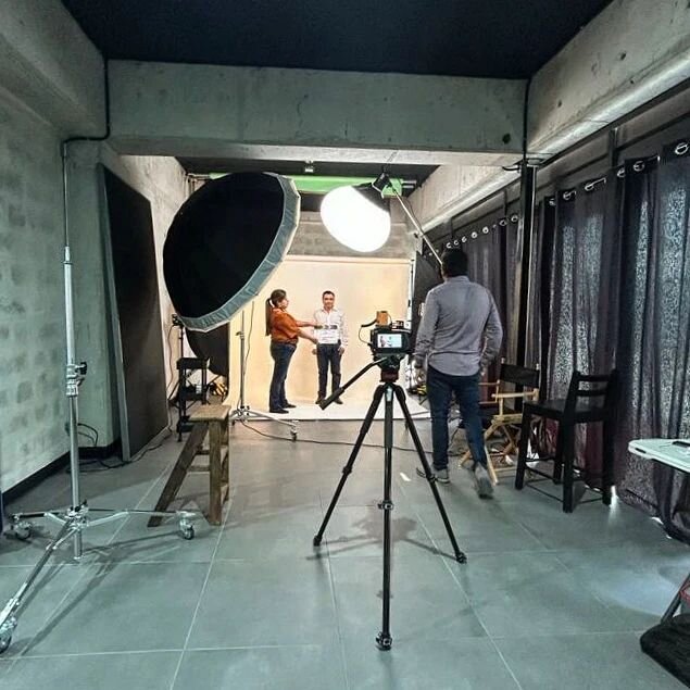 PRODUCCI&Oacute;N DE VIDEO 
Renta un estudio para fotograf&iacute;a y video, completamente equipado sin costos adicionales, atenci&oacute;n 24x7, parqueo privado, aire acondicionado, desde Q199.00 x hora. Reserva ya tu producci&oacute;n! Escr&iacute;