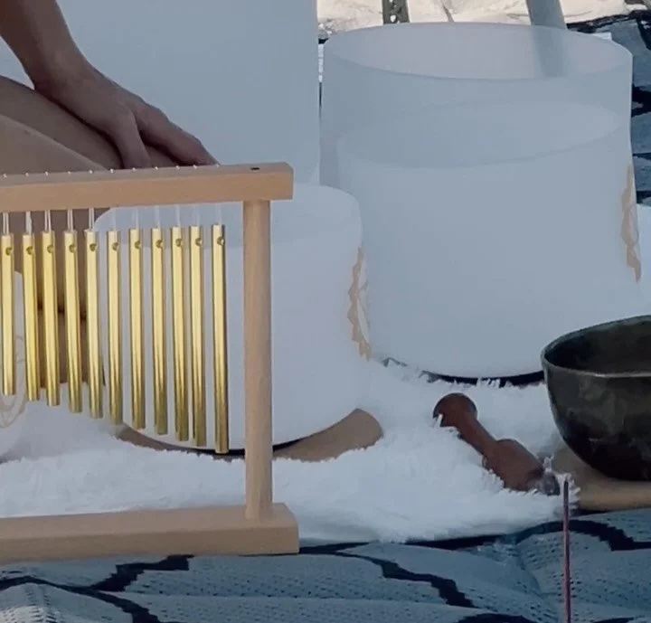 Still can&rsquo;t get over last month&rsquo;s @clubcoastalsocial event we lended a hand for 🌊✨ mornings filled with sound bowls + meditation, barefoot walks on the sand, pilates by the waves, and organic juices with a view. Try to name something bet