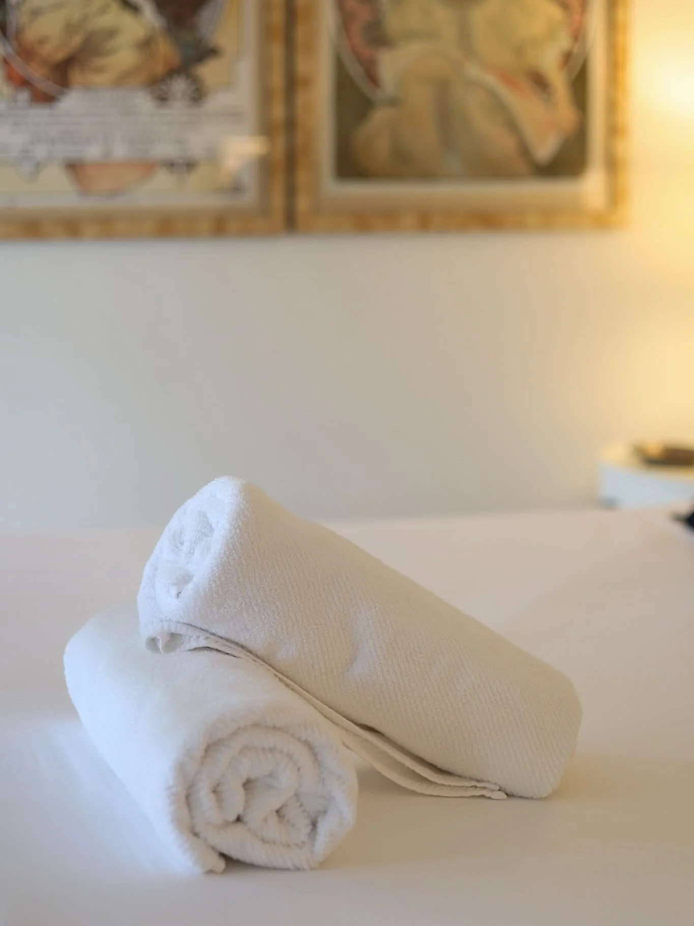 Capturing calm in the details ✨

From the way light falls across linen to how textures tell a story &mdash; photography, for me, is about translating feeling into form.

This shoot for The Inn Berlin was all about atmosphere: refined, restful, and qu