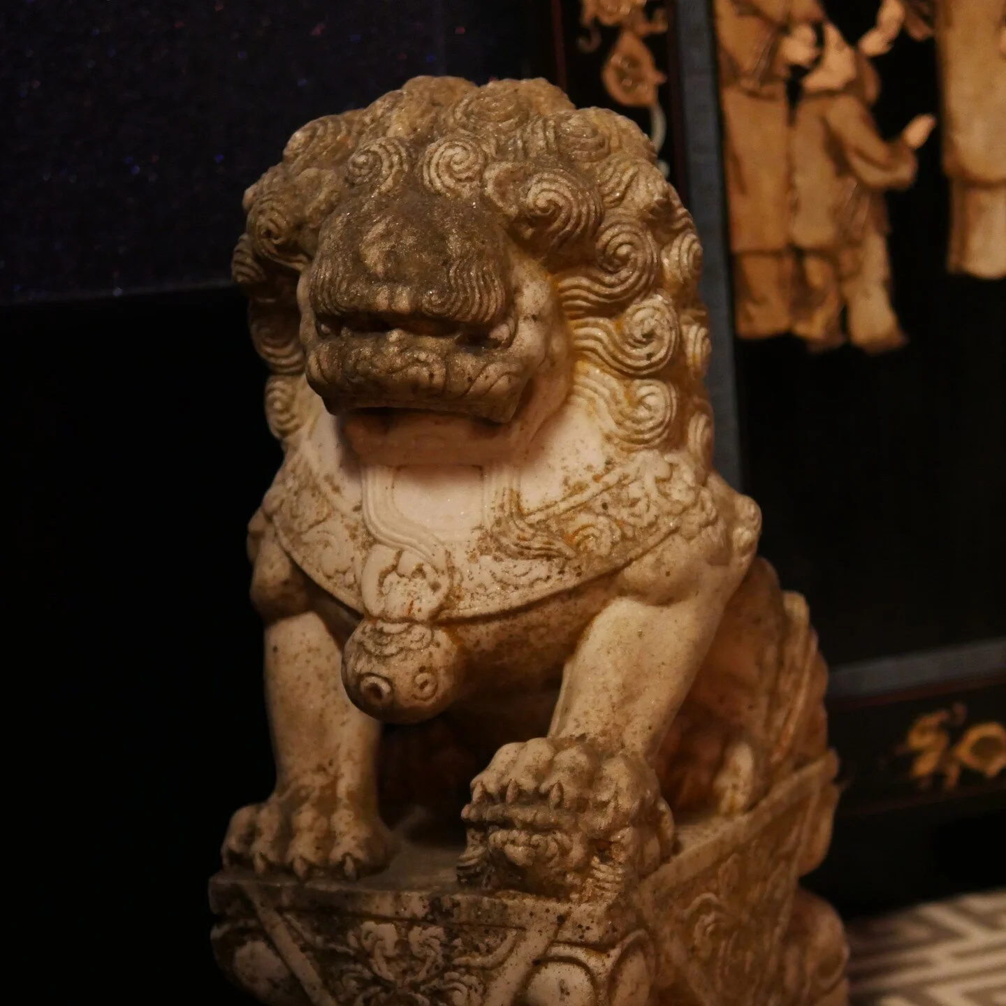 PAIR OF CHINESE MARBLE FOO DOGS &pound;3,000

https://www.acheforit.com/foo-dogs