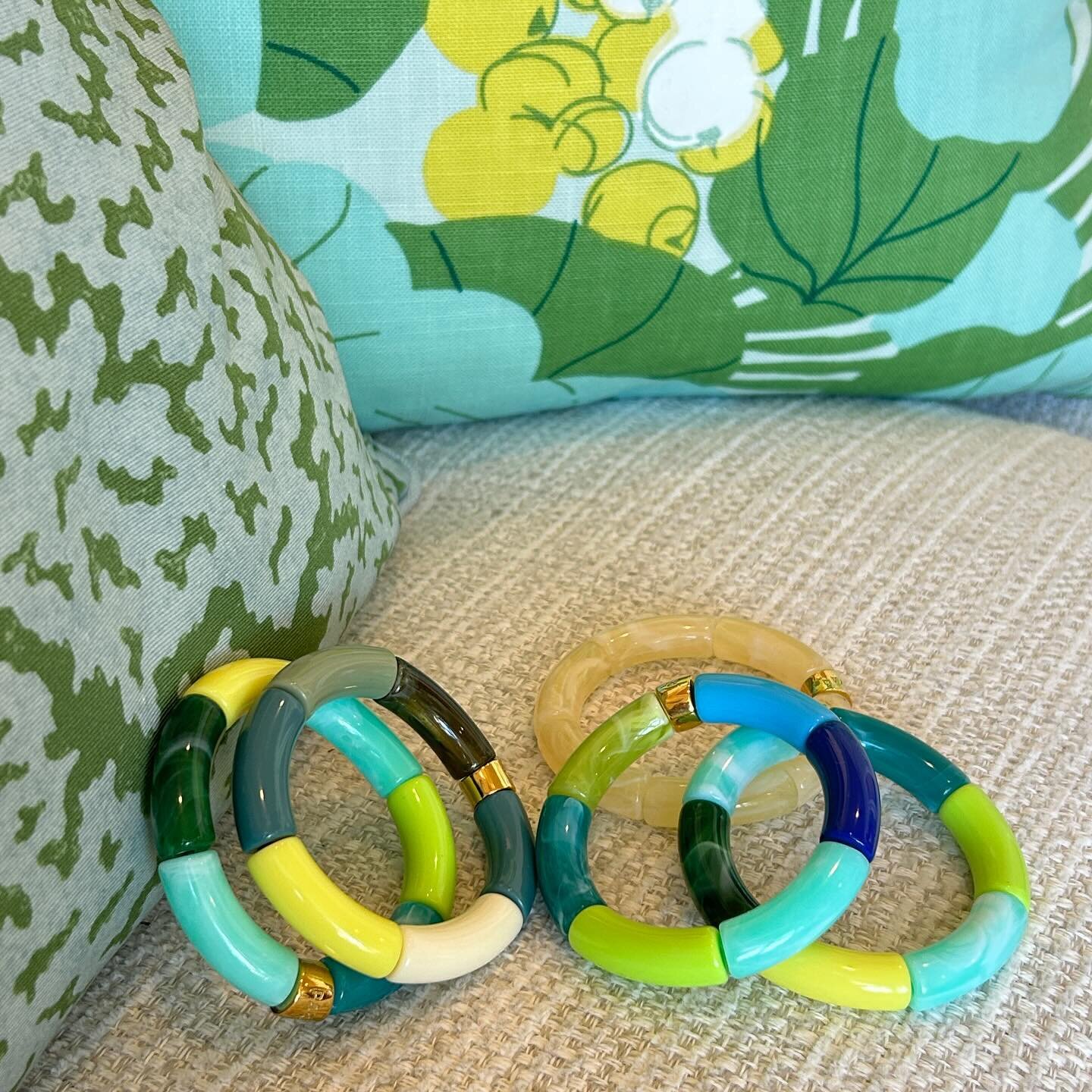 So many new bracelets just arrived in our shop! Come on by and get one for you and your girlfriend 🤩📿🌿