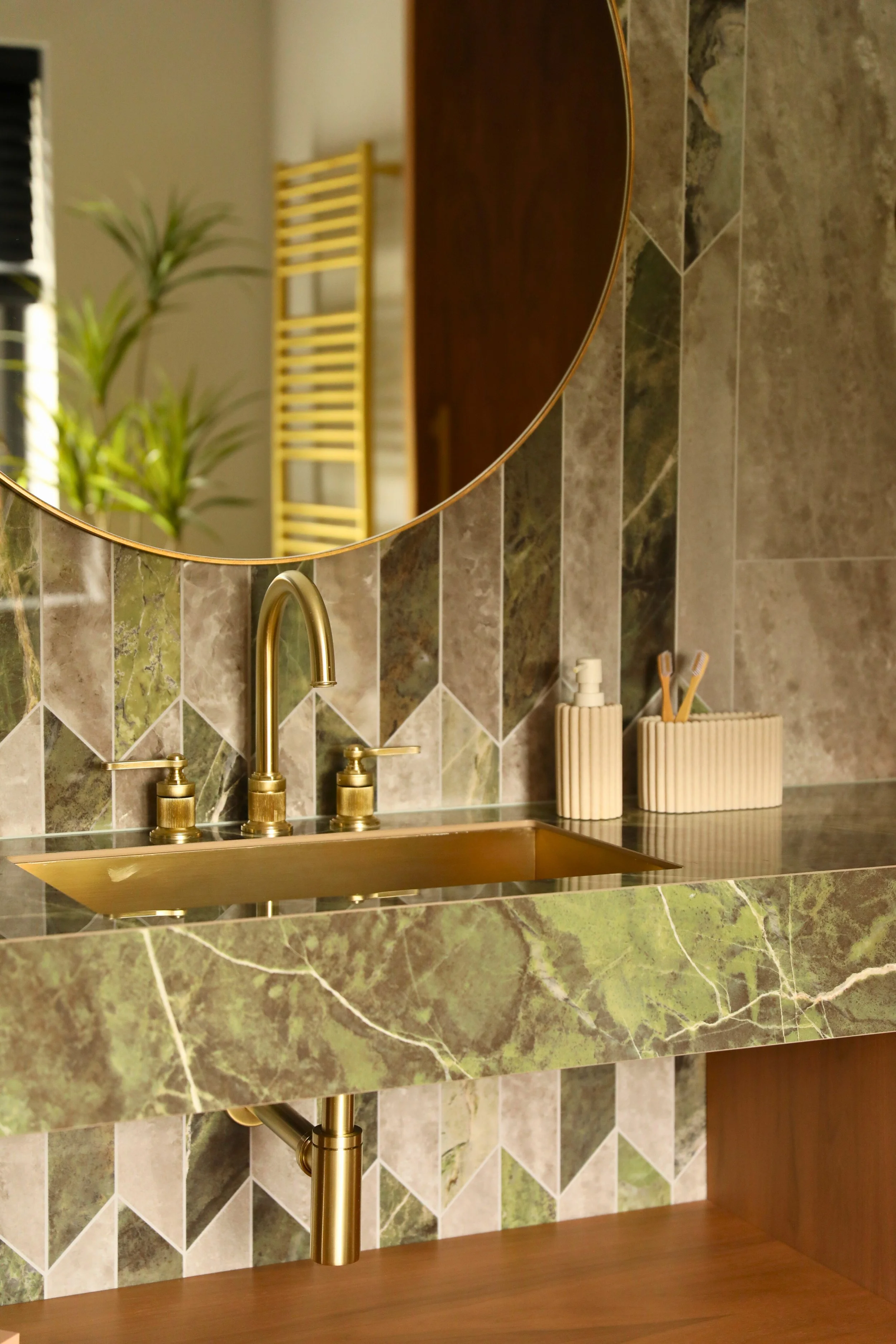 DECO HOUSE; MASTER ENSUITE