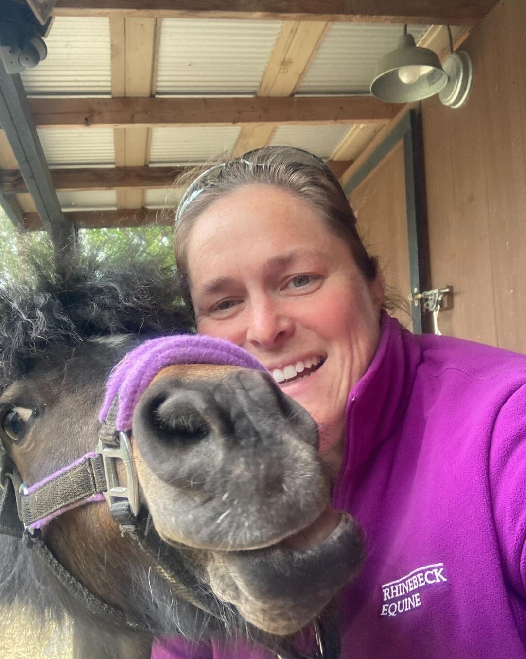We will say today is Selfie Saturday! We think it is safe to say that our veterinarians truly love their patients. Here is Dr. Shores taking a selfie with Shadow. 

#ambulatoryvet #equinevet #equineambulatoryvetlife #equineambulatoryvet #equinespecia