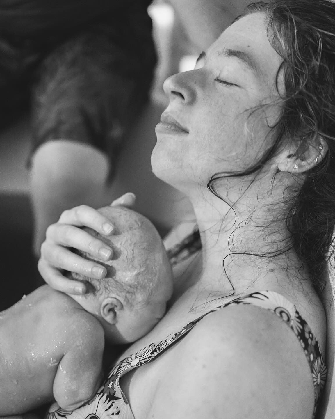 A birth story from a doula's perspective! 

@avodahbirth and @rowcreativebirth joined together to provide doula support and beautiful photography services to a recent Andaluz client. Below are doula Zoe's words:

When labor began with her water break