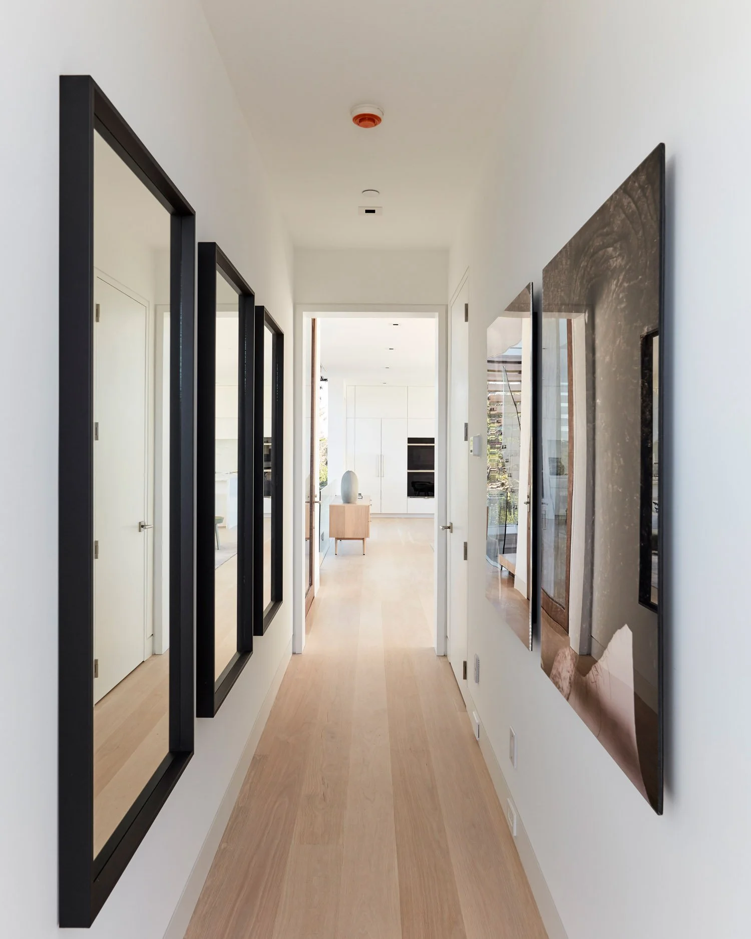 90DuneRdQuogue_hall.jpg