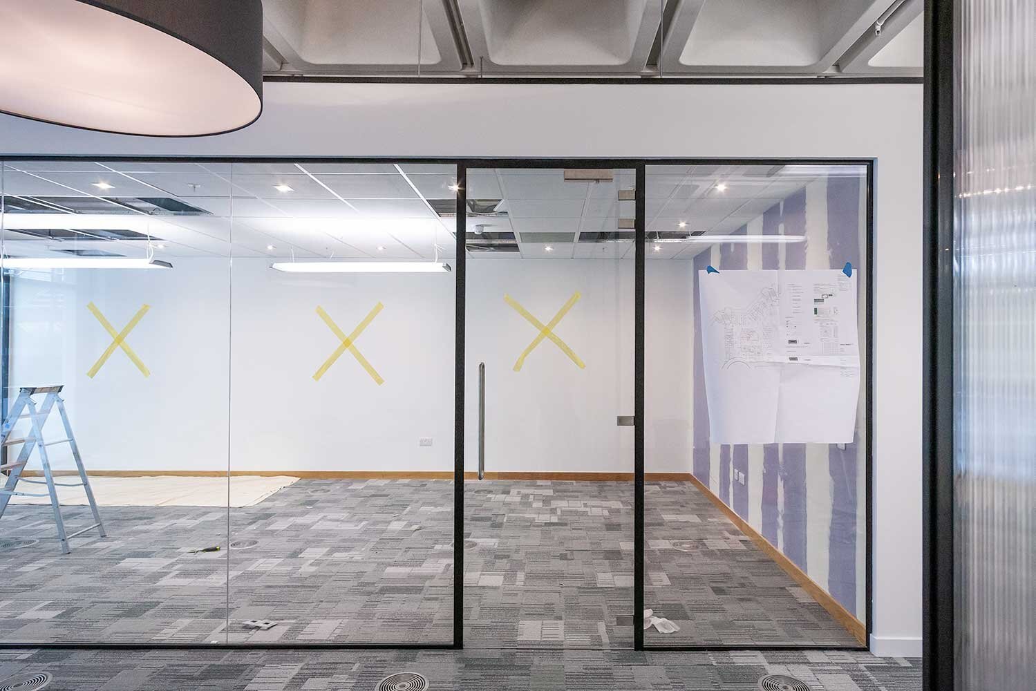 Installation of glas partitioning