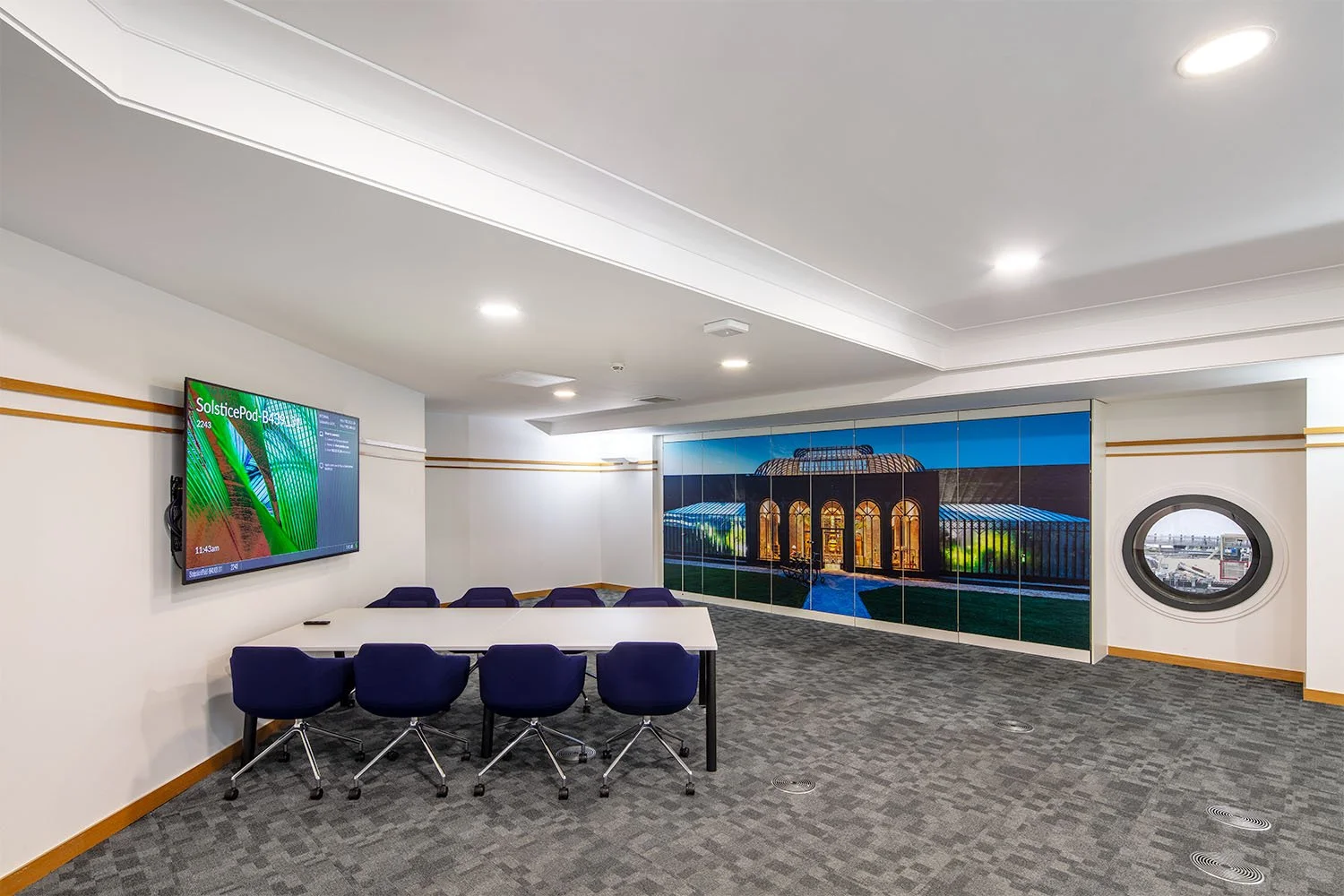 From a dark and cooped space into a modern vibrant office